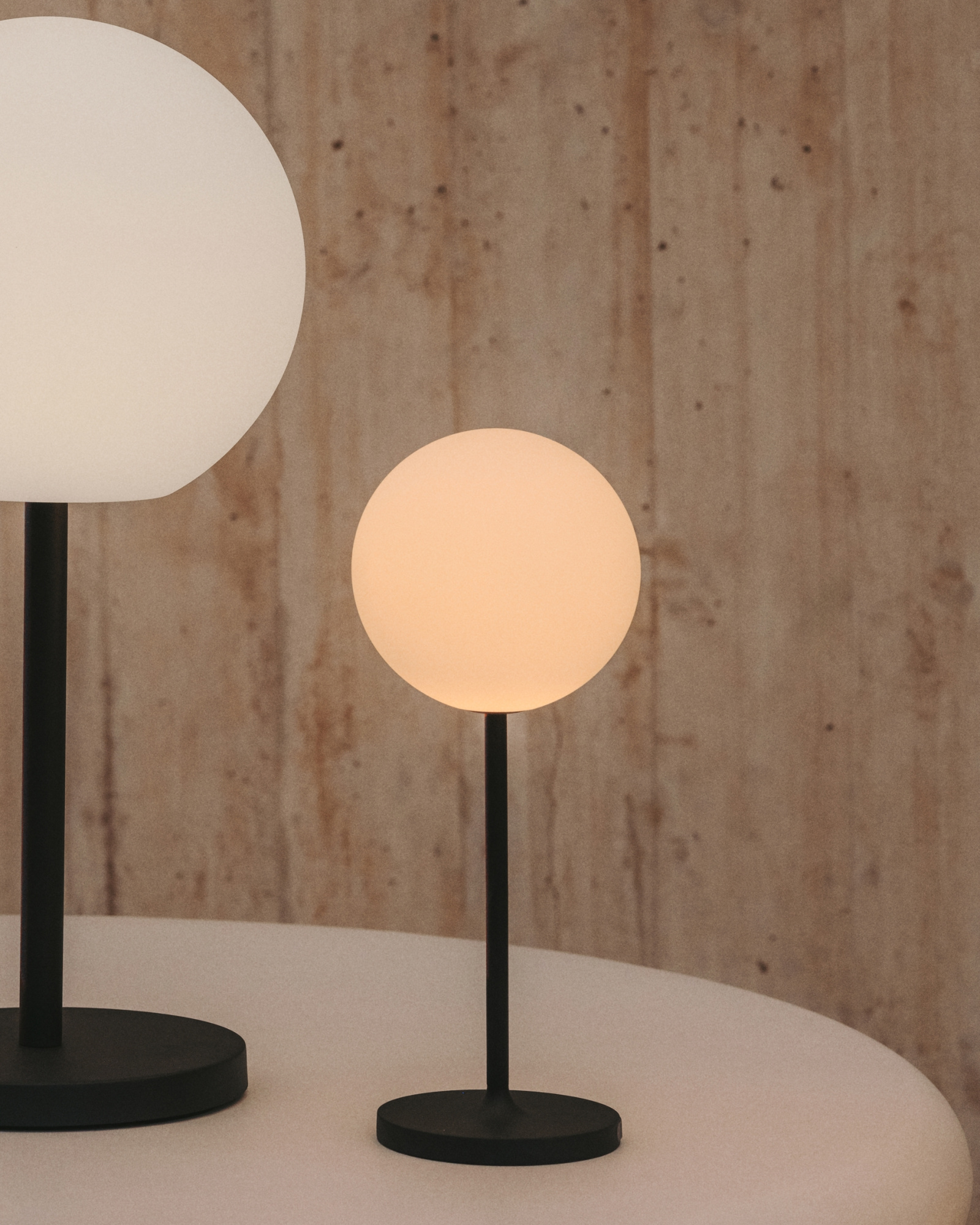 Dinesh Настольная лампа для улицы из черного металла La Forma 192155