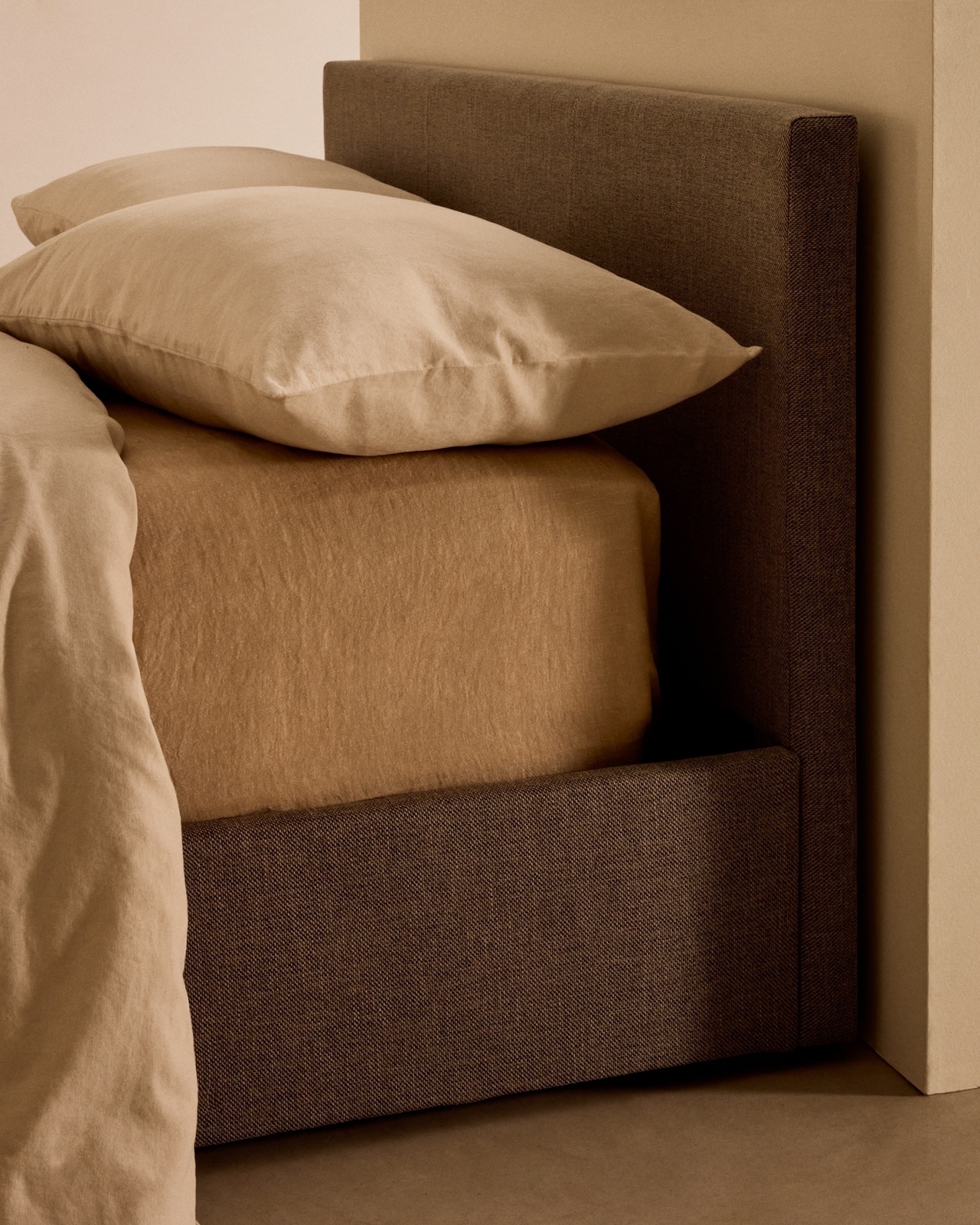 Кровать c подъемным механизмом Nahiri 160x200 серая La Forma (ex Julia Grup)