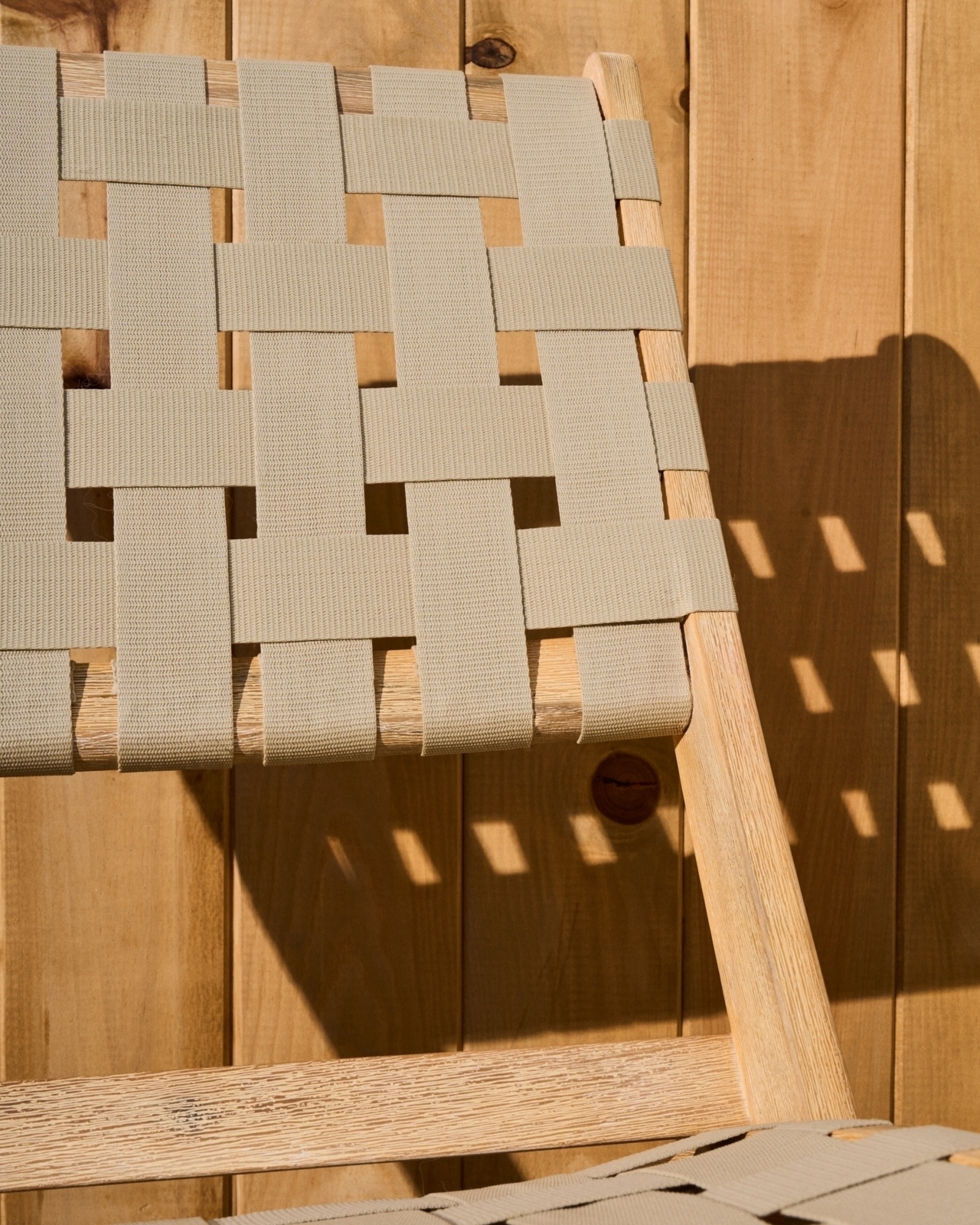 Складное кресло Chabeli из массива акации и шнура кремового цвета La Forma (ex Julia Grup)