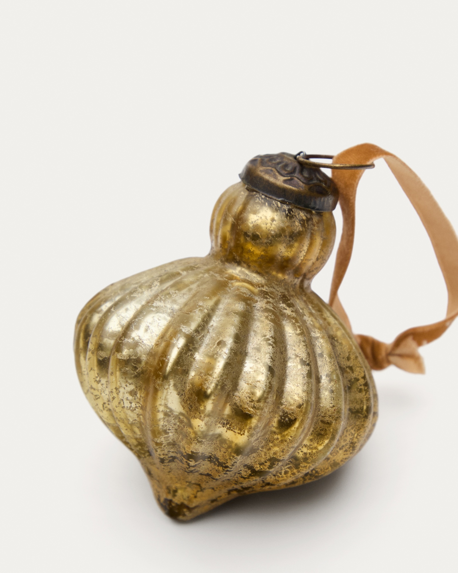 Набор из 4 подвесных украшений Raj из переработанного золотого стекла, 8 см La Forma (ex Julia Grup)