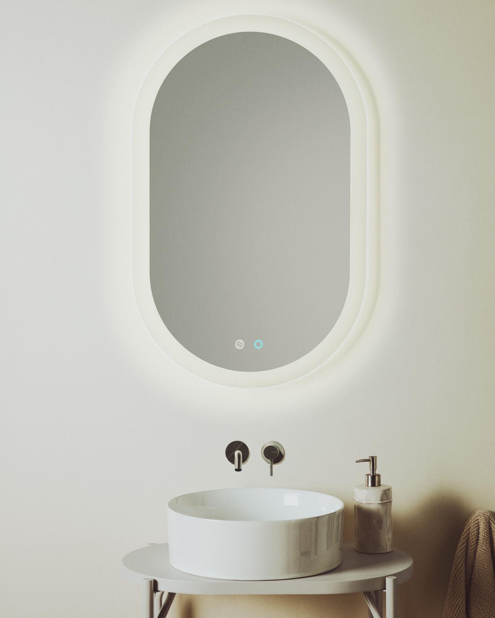 Овальное зеркало для ванной Mervi со LED подсветкой и защитой от запотевания 80 x 50 см La Forma (ex Julia Grup)