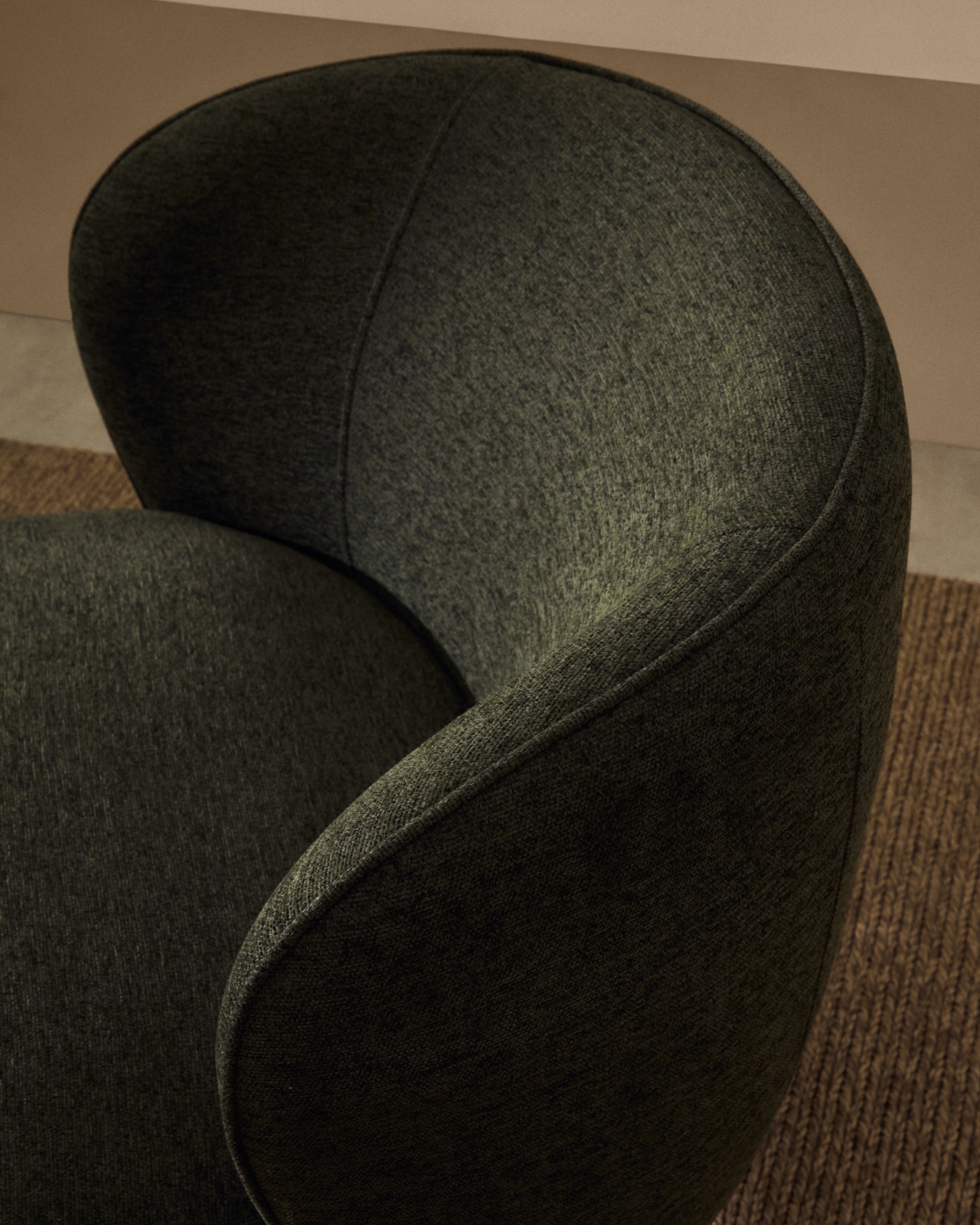 Кресло Ulit из зеленого шенилла с ножками из бука в натуральной отделке La Forma (ex Julia Grup)