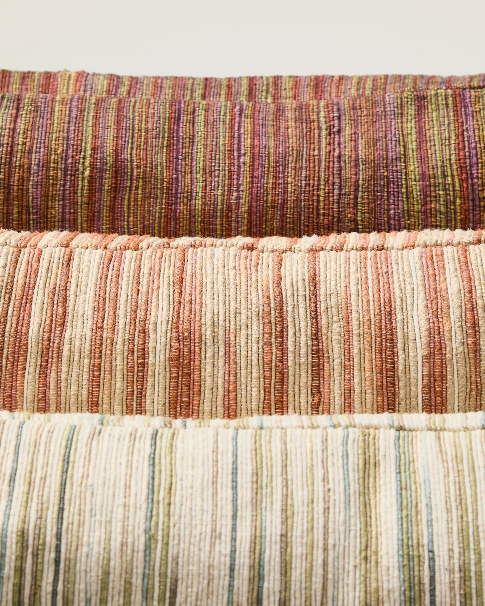 Чехол для подушки Zilora из жаккарда в зеленую и бежевую полоску La Forma (ex Julia Grup)