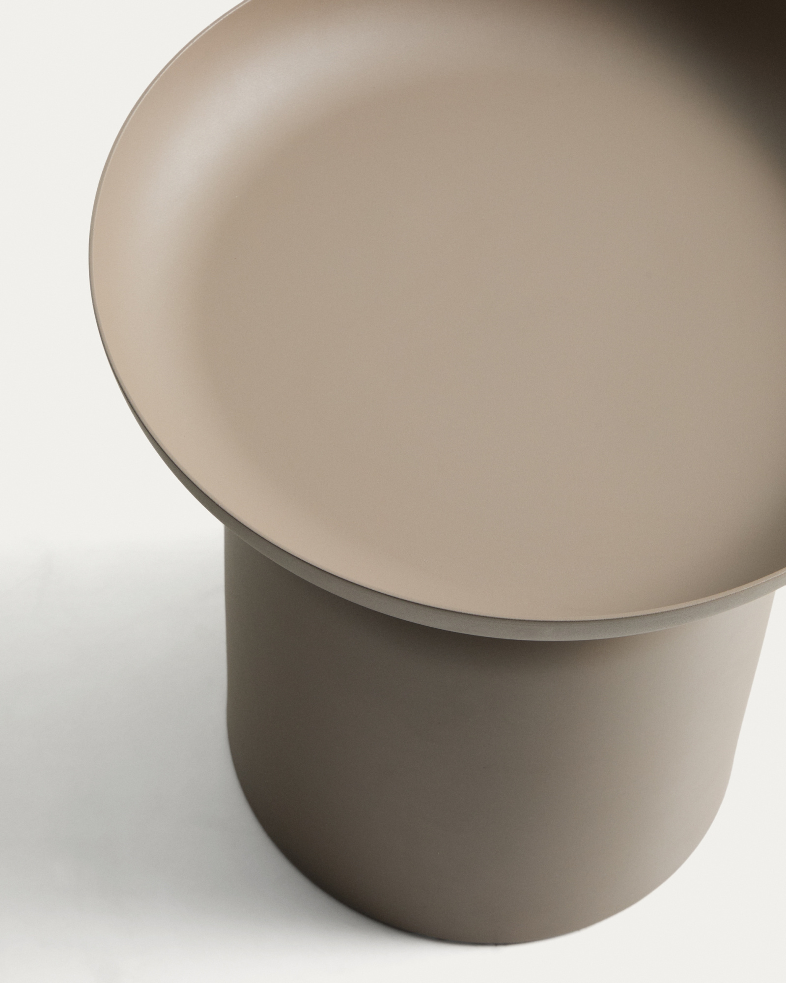 Уличный столик Arcola из алюминия таупе, диаметр 45 см La Forma 482179