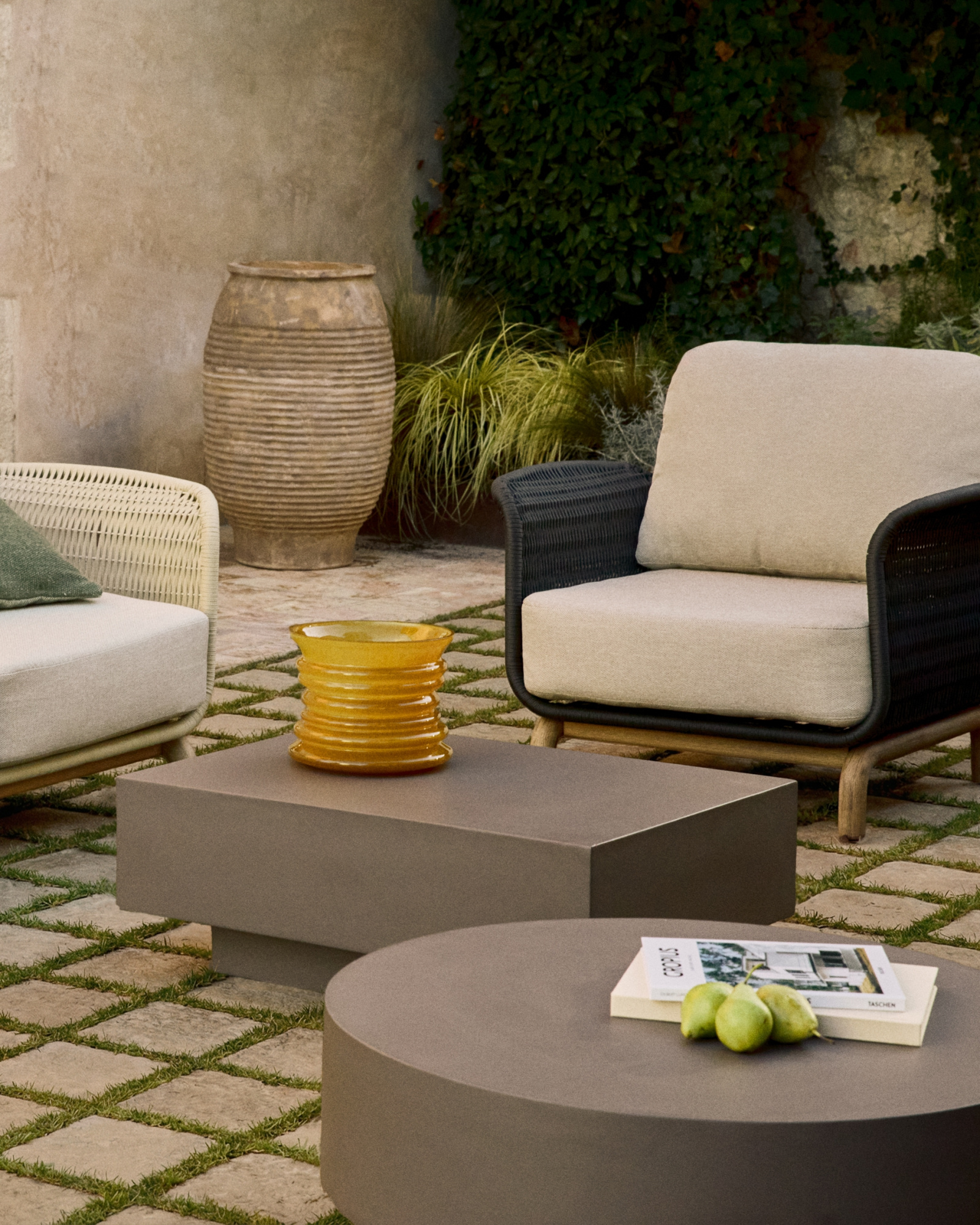 Уличный столик Rustella из коричневого бетона, 60 x 60 см La Forma 482335