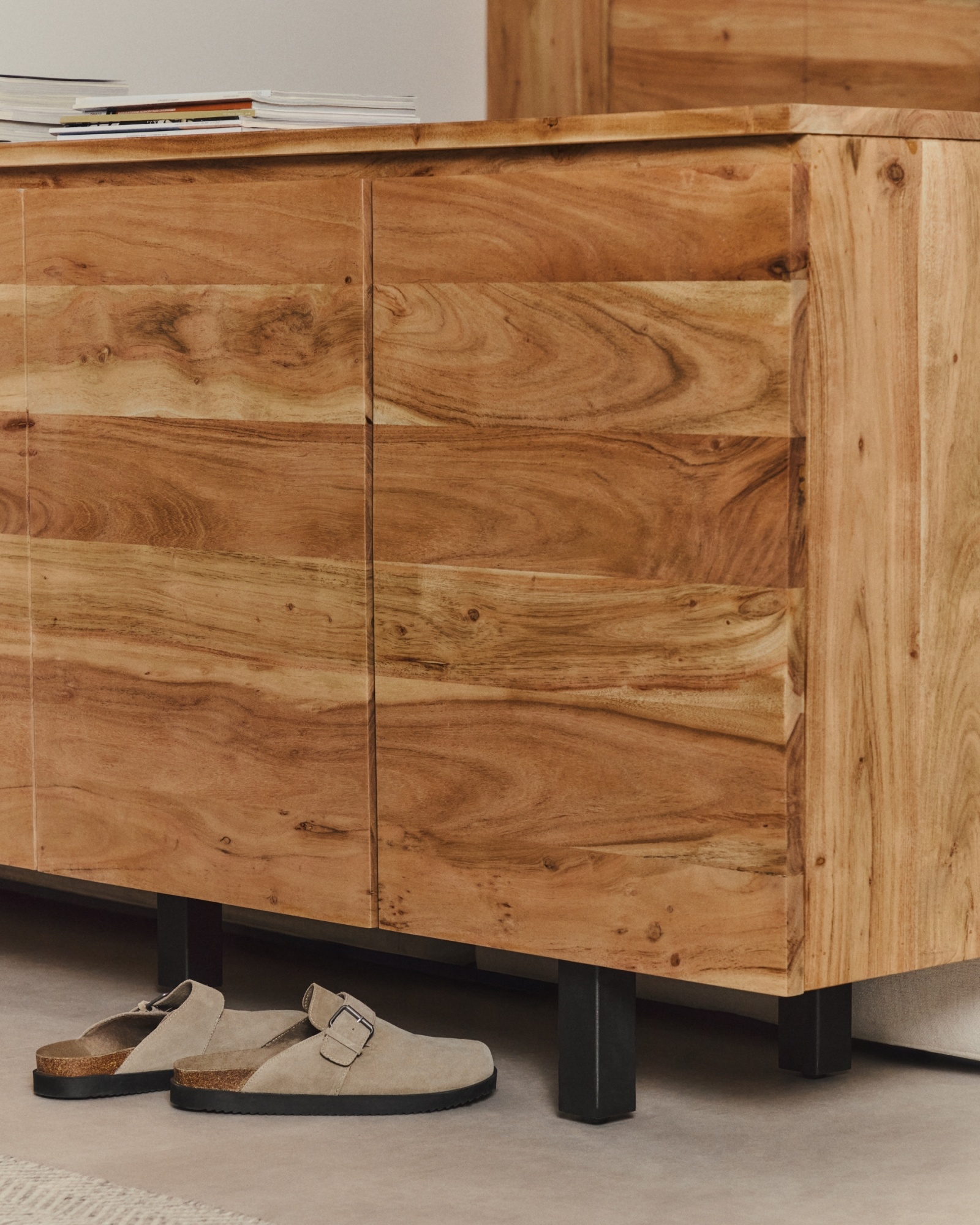 Сервант Uxue из массива акации с беленой отделкой 200 x 88 La Forma (ex Julia Grup)