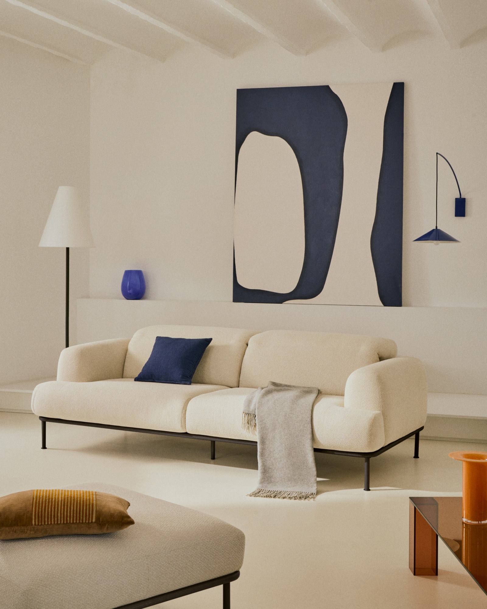 2-местный диван Aurum из шенилла цвета экрю и серого металла 210 см La Forma (ex Julia Grup)