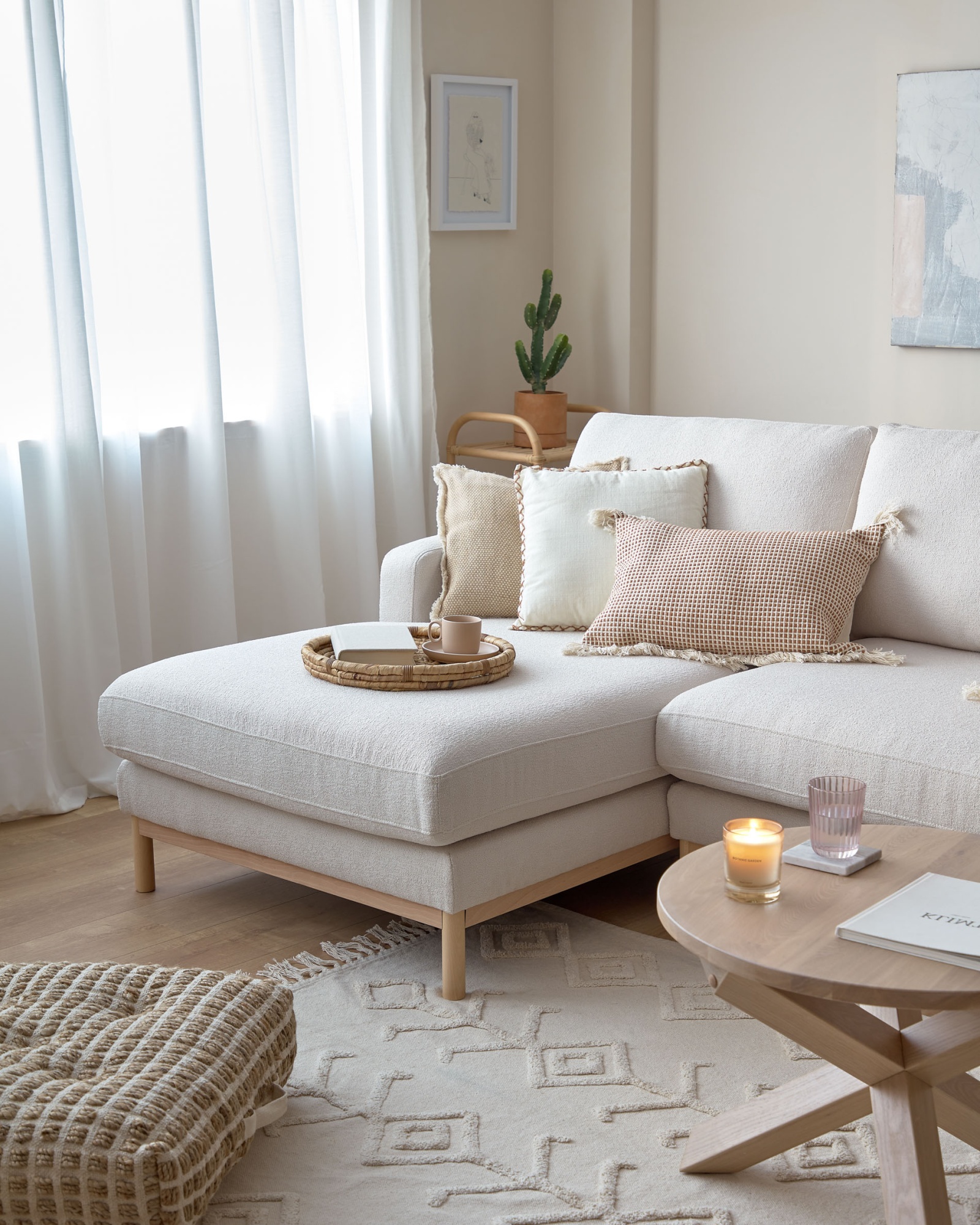 Mihaela 3-местный диван с левым шезлонгом из белого микробукле 264 см La Forma (ex Julia Grup)