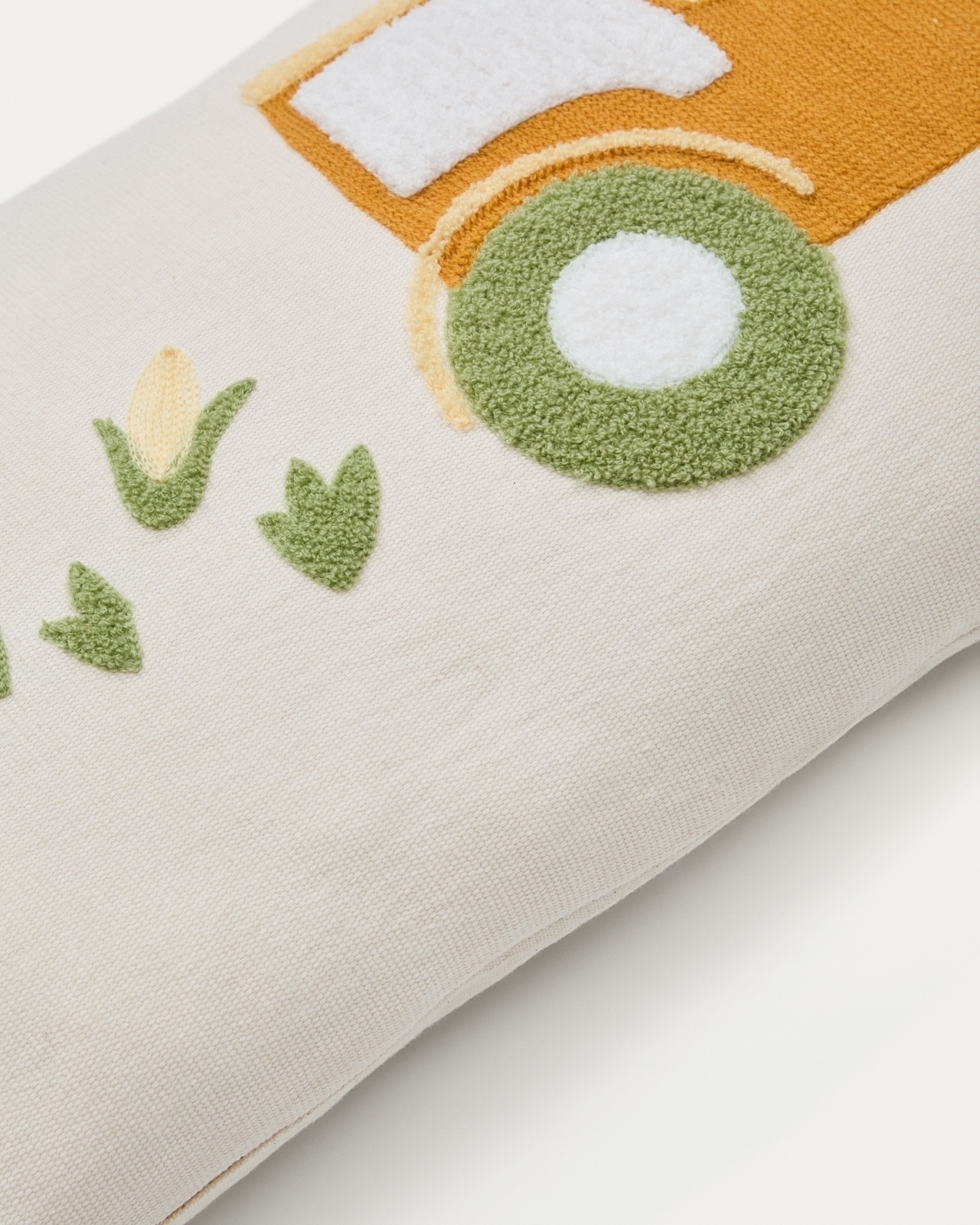 Чехол для подушки Pecky из бежевого хлопка с вышивкой трактора 30 x 50 см La Forma (ex Julia Grup)