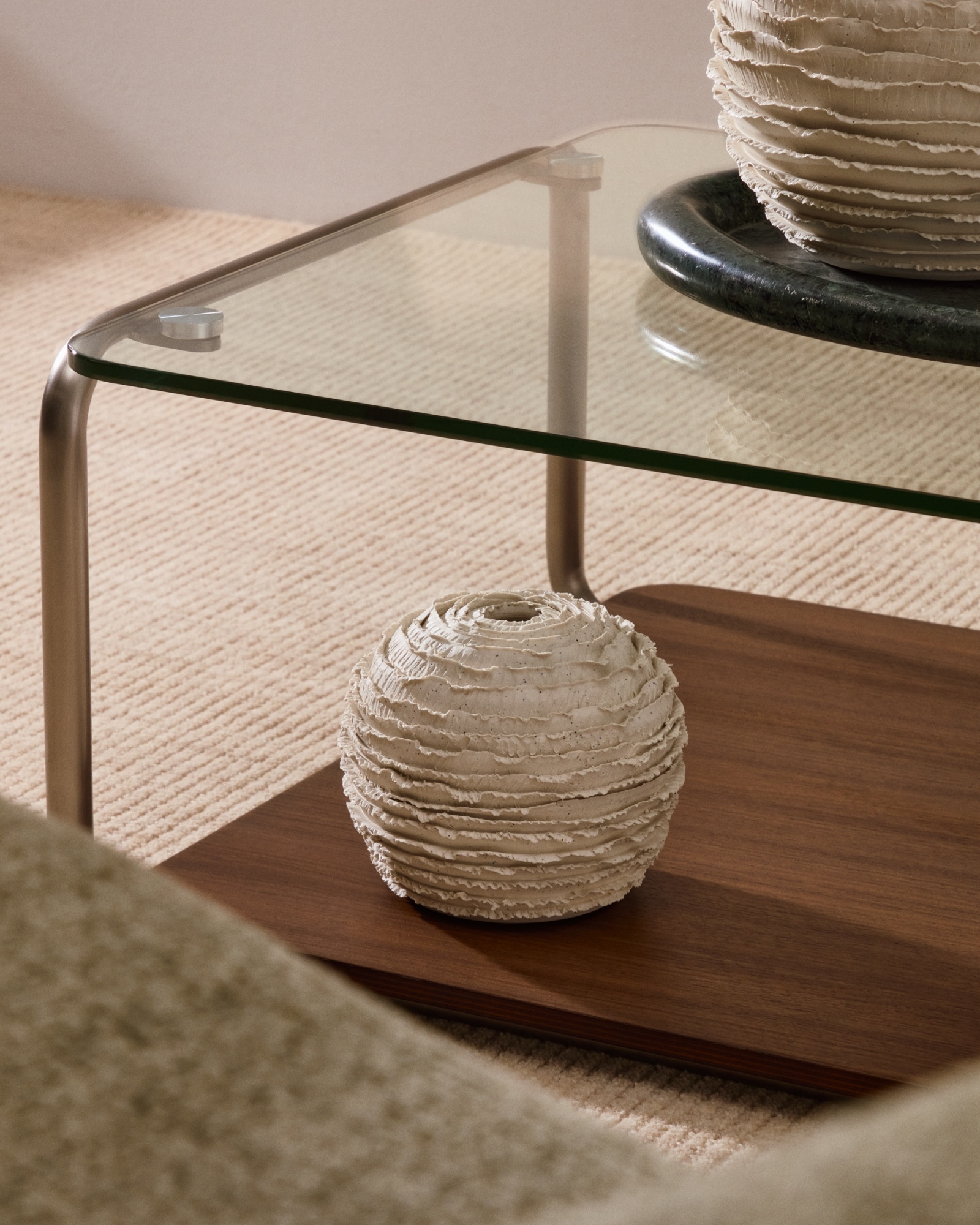 Ваза Evania из бежевой керамики 15 см La Forma (ex Julia Grup)