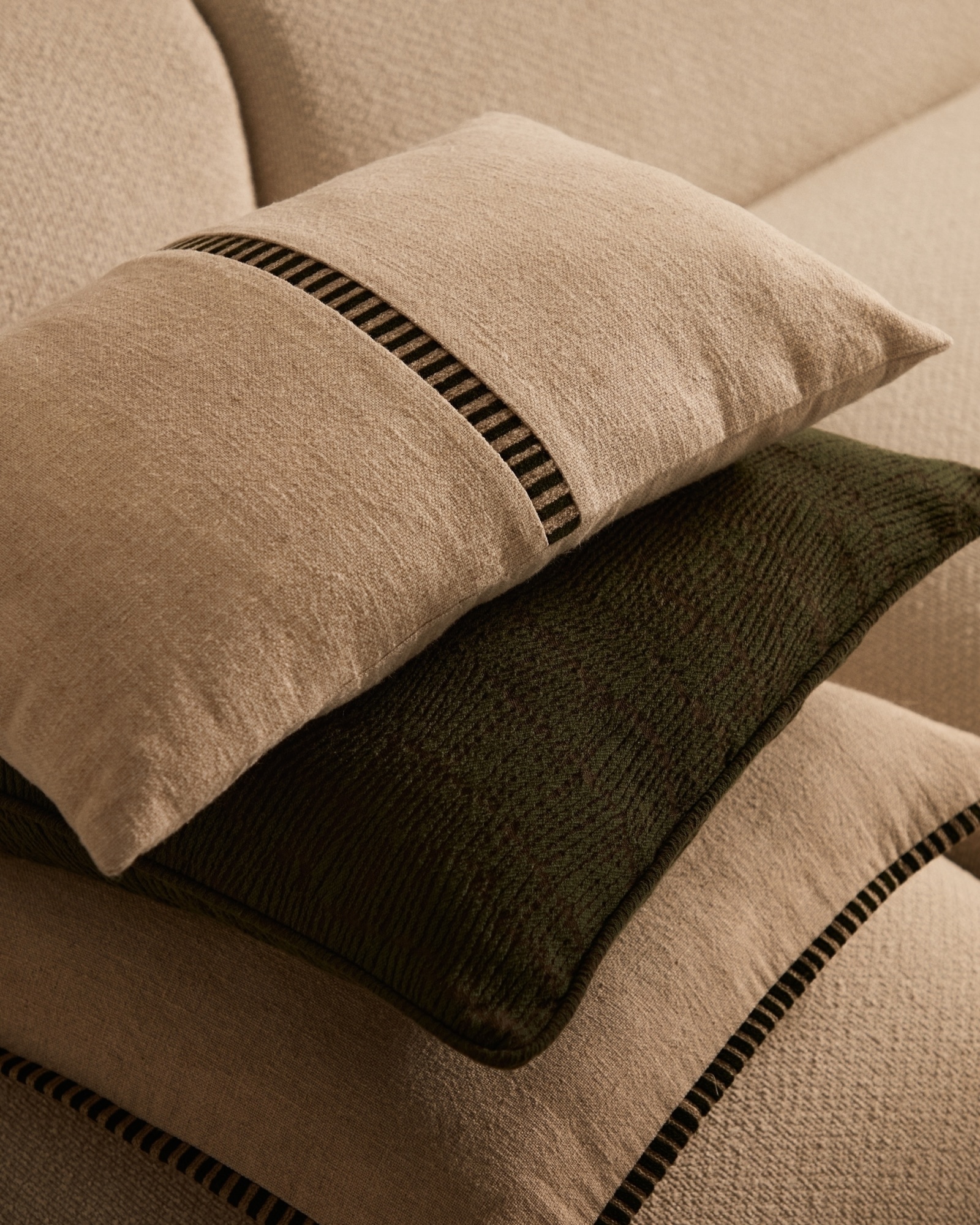 Ardit Чехол для подушки бежевого цвета с зеленой полосой 30 x 50 La Forma (ex Julia Grup)