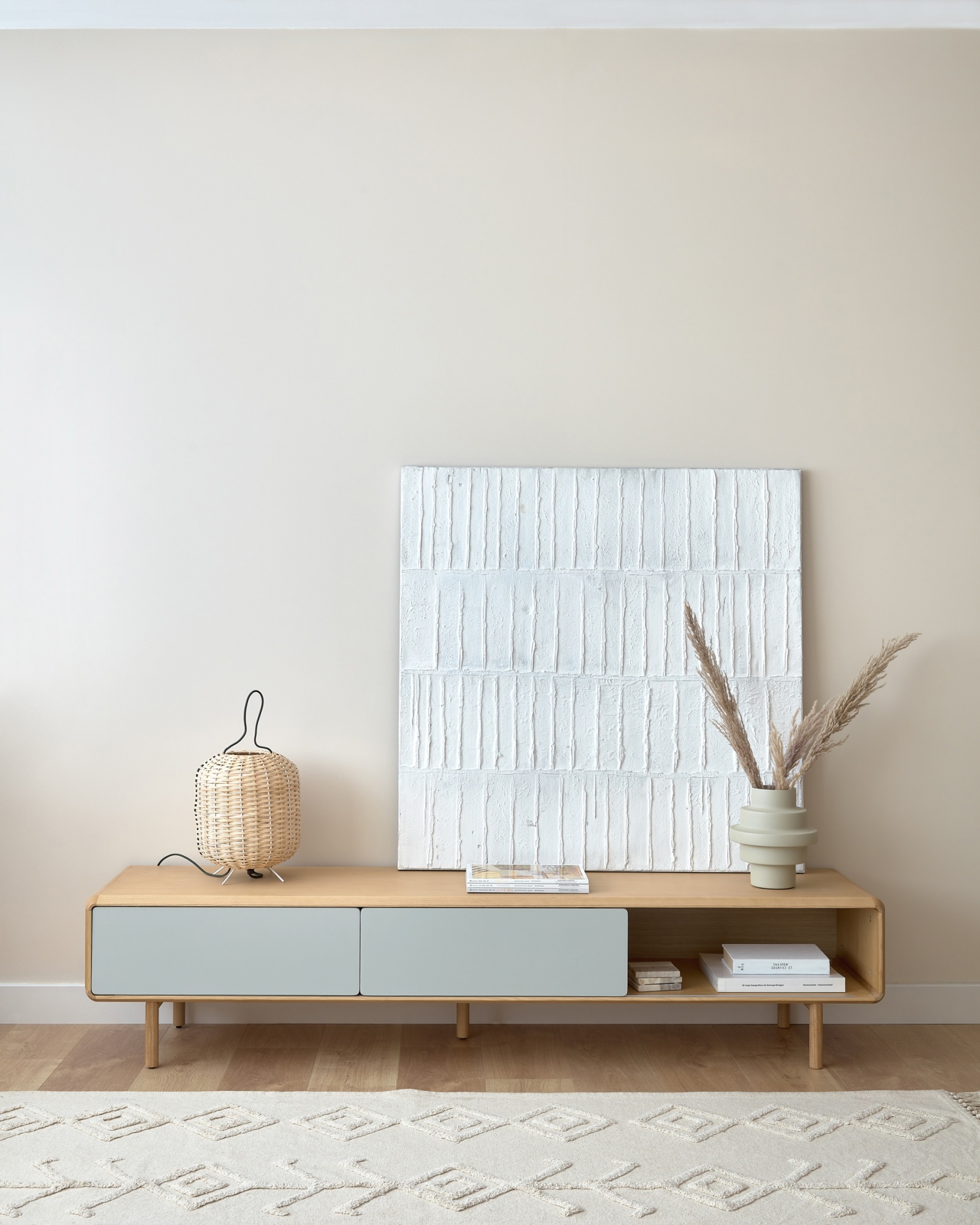 Тумба под ТВ Anielle из массива и шпона ясеня с двумя дверцами 180 x 39 см La Forma (ex Julia Grup)