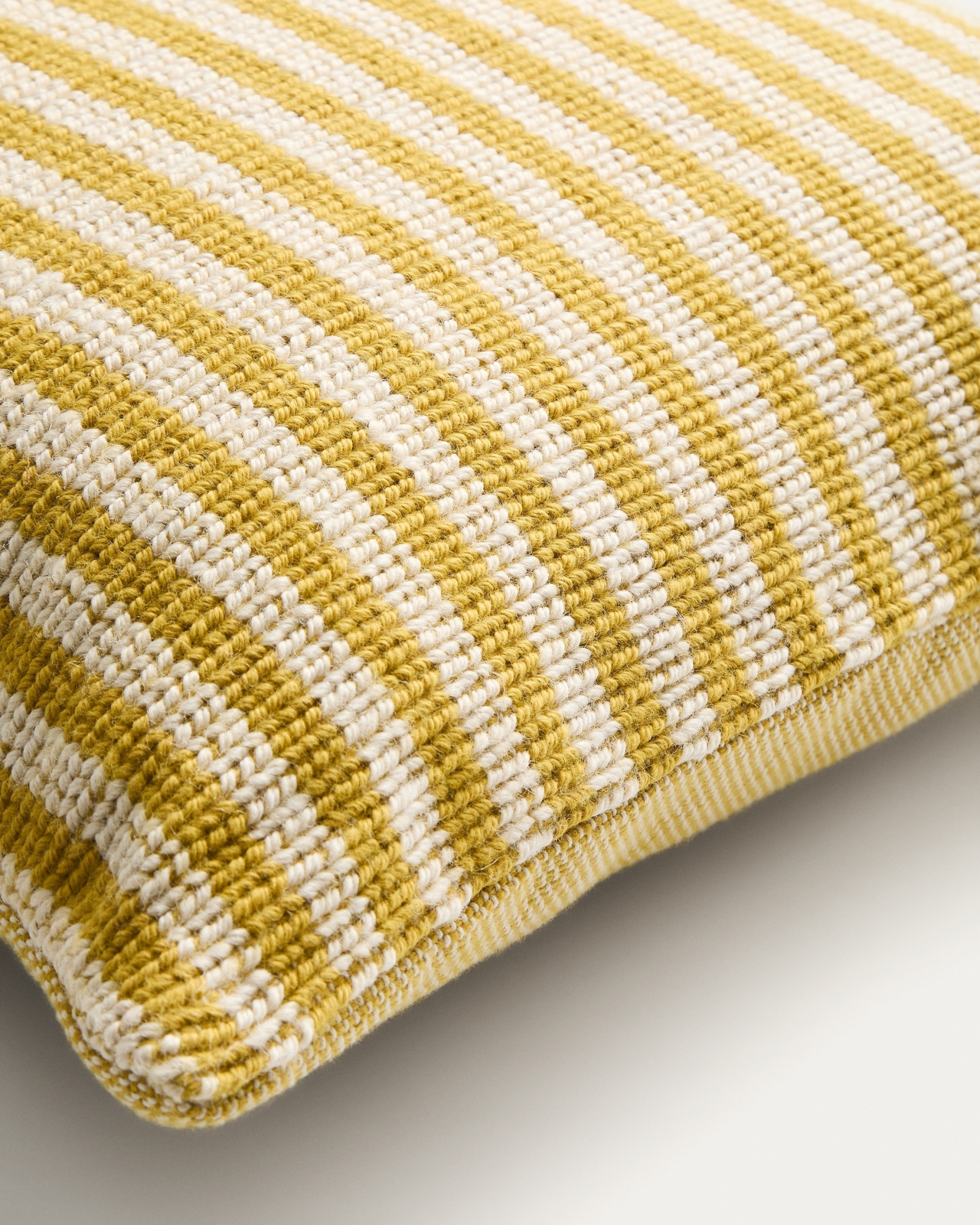 Чехол для подушки Dirome в горчично-полосатую расцветку, 100% ПЭТ, 45 x 45 см La Forma 481415