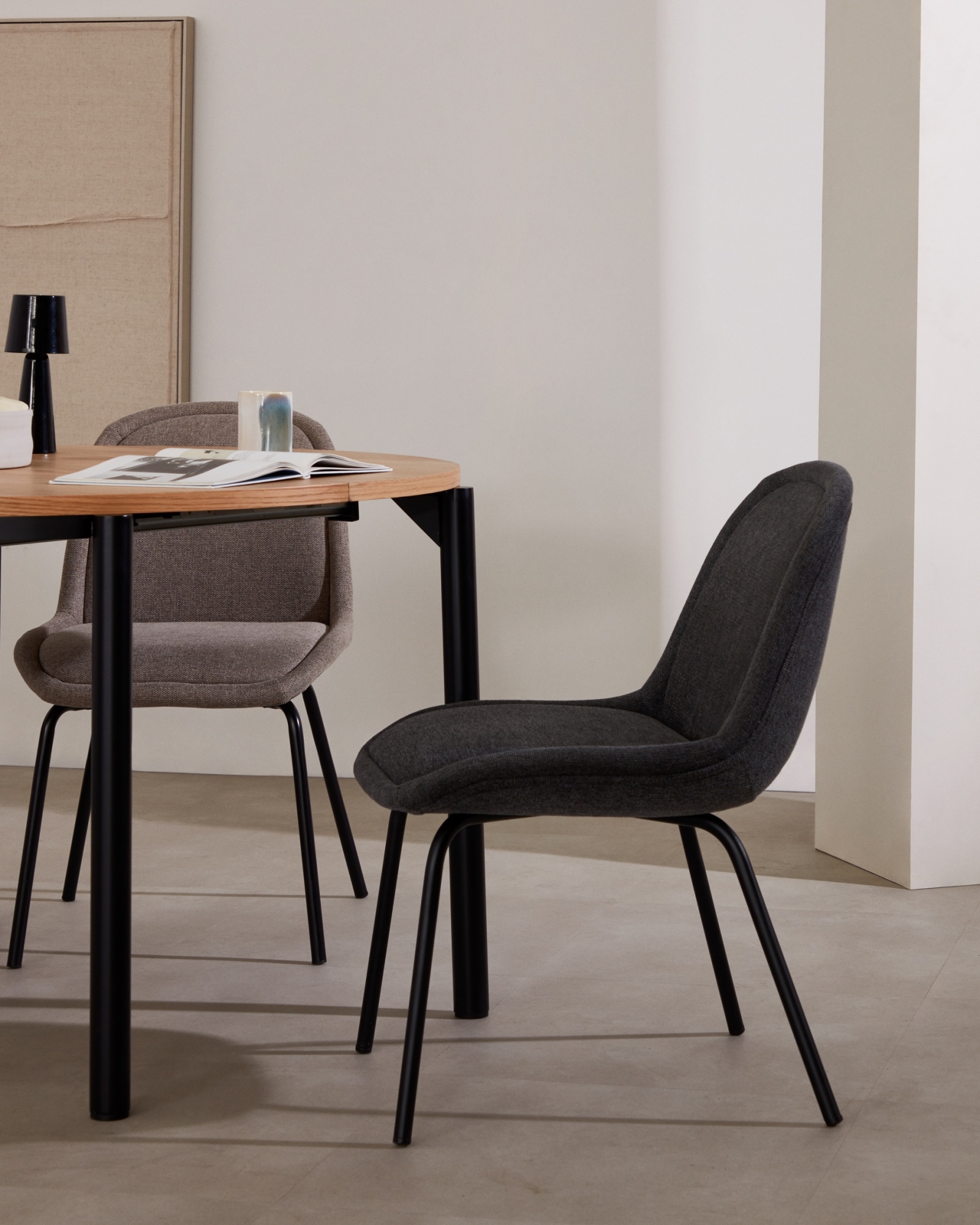 Aimin Стул из серой синели с черными стальными ножками La Forma (ex Julia Grup)