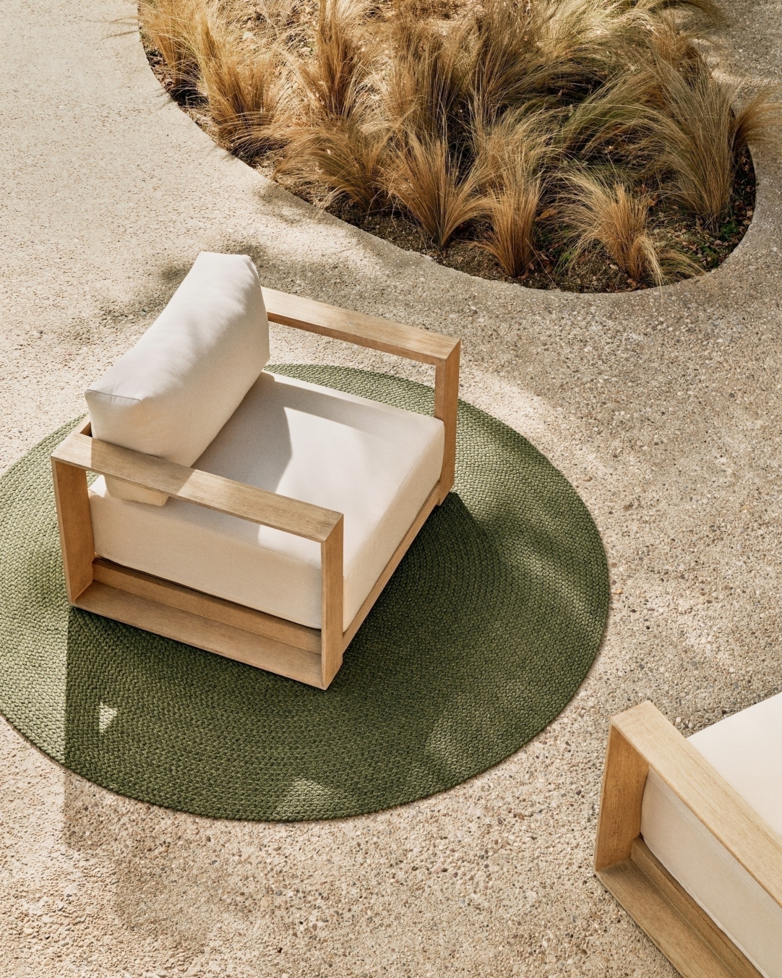 Кресло Ambra из массива акации со светлой отделкой La Forma (ex Julia Grup)