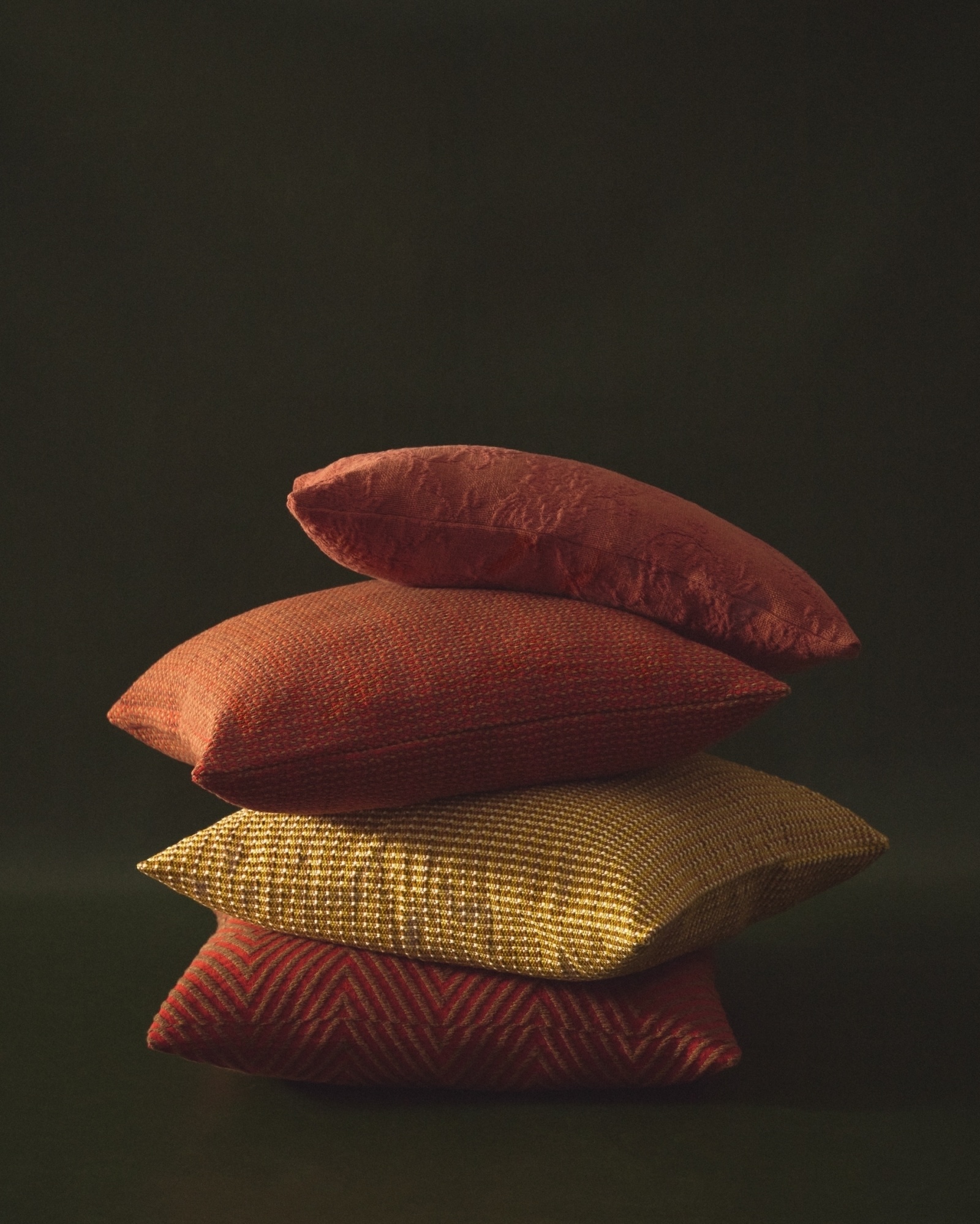 Чехол на подушку Nuval из ткани горчичного цвета 50 x 50 см La Forma (ex Julia Grup)