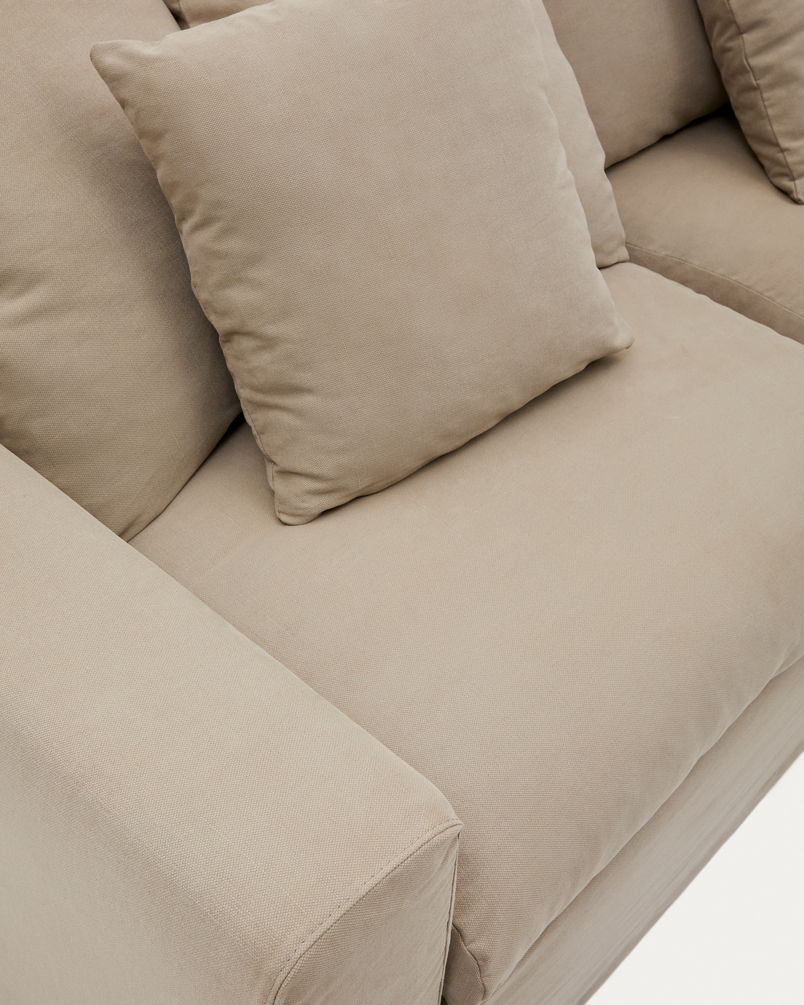 A cover designed to keep your ora sofa in brand-new condition. Made from linen and cotton fabric, i La Forma 193972