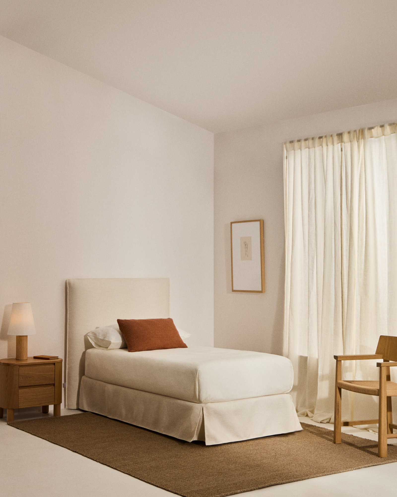 Кровать Jaira из белого шенилла со съемным чехлом для матраса 90x200 La Forma 447721