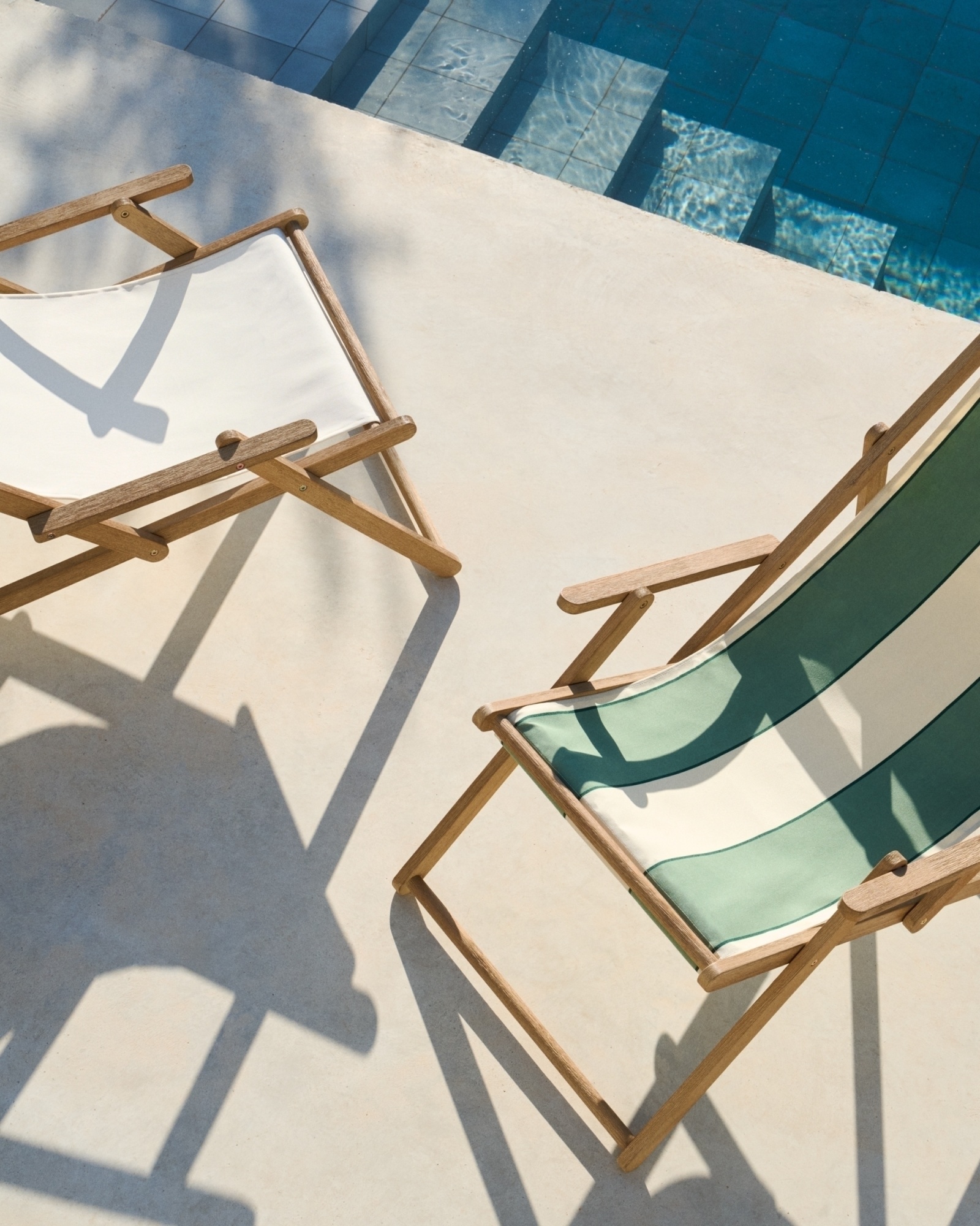 Vilara Складной шезлонг для улицы в полоску зеленого и бежевого цвета La Forma (ex Julia Grup)