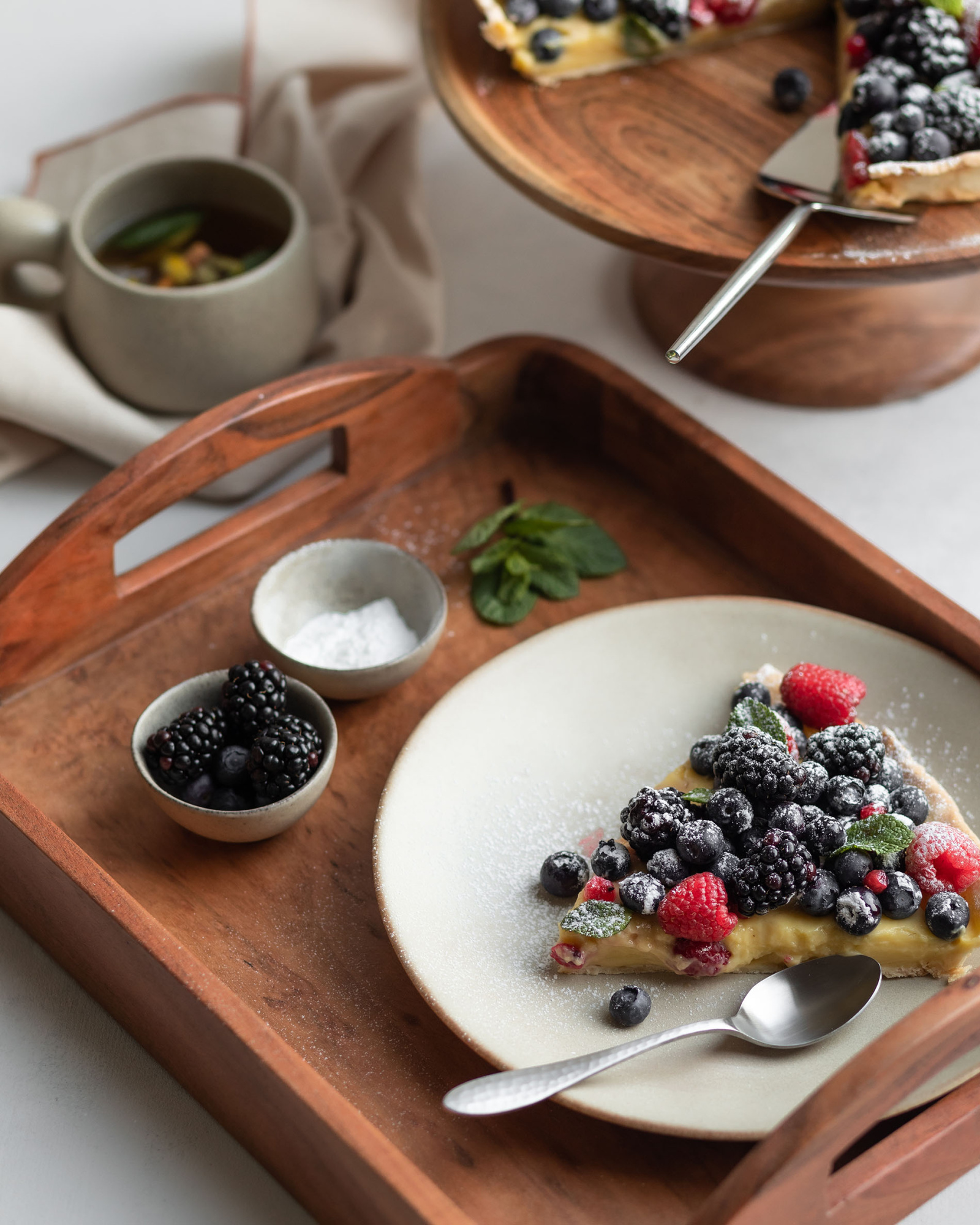 Elissa Маленький поднос из дерева акации La Forma 160268