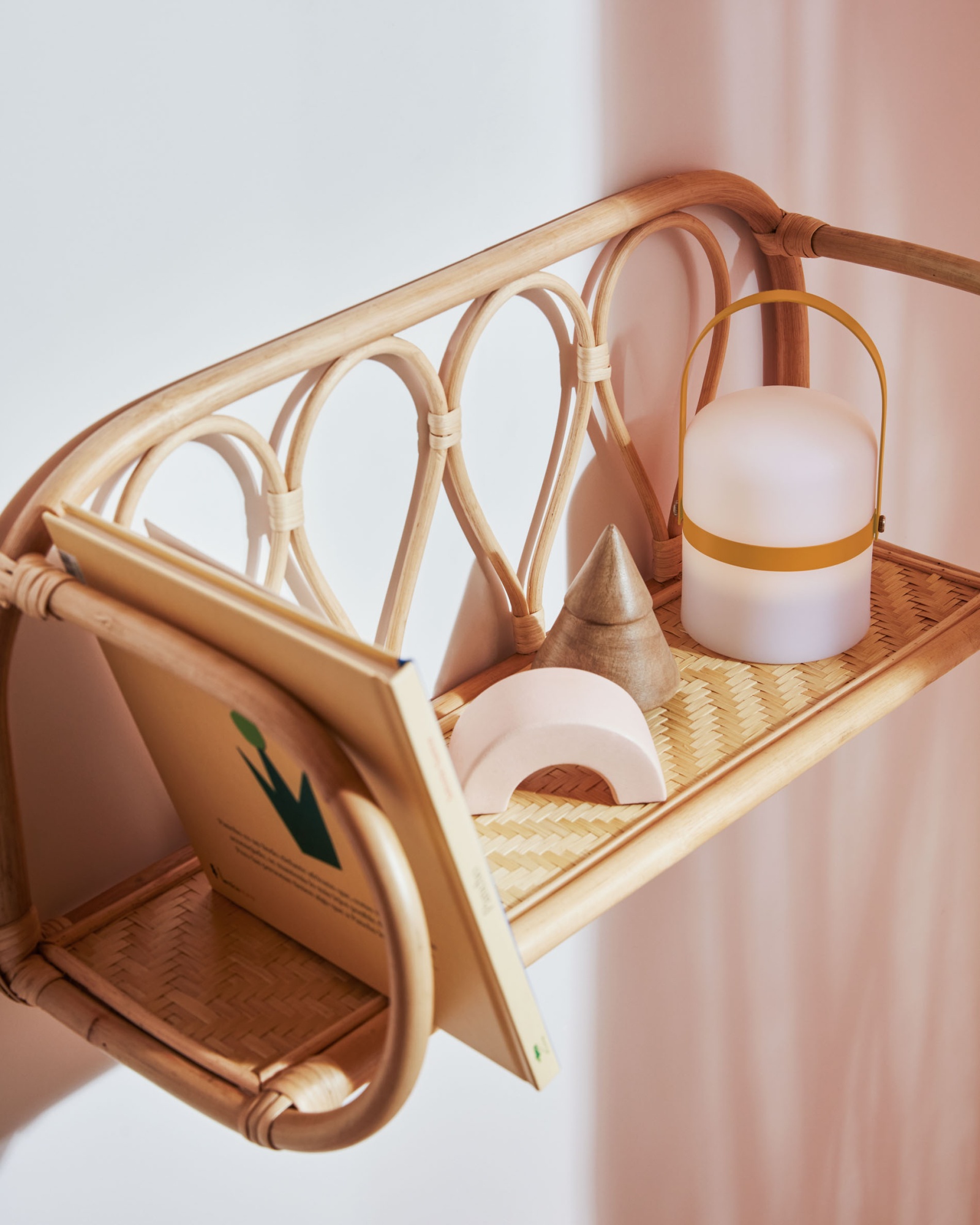 Настольная мини-лампа Lame горчично-желтого цвета La Forma (ex Julia Grup)