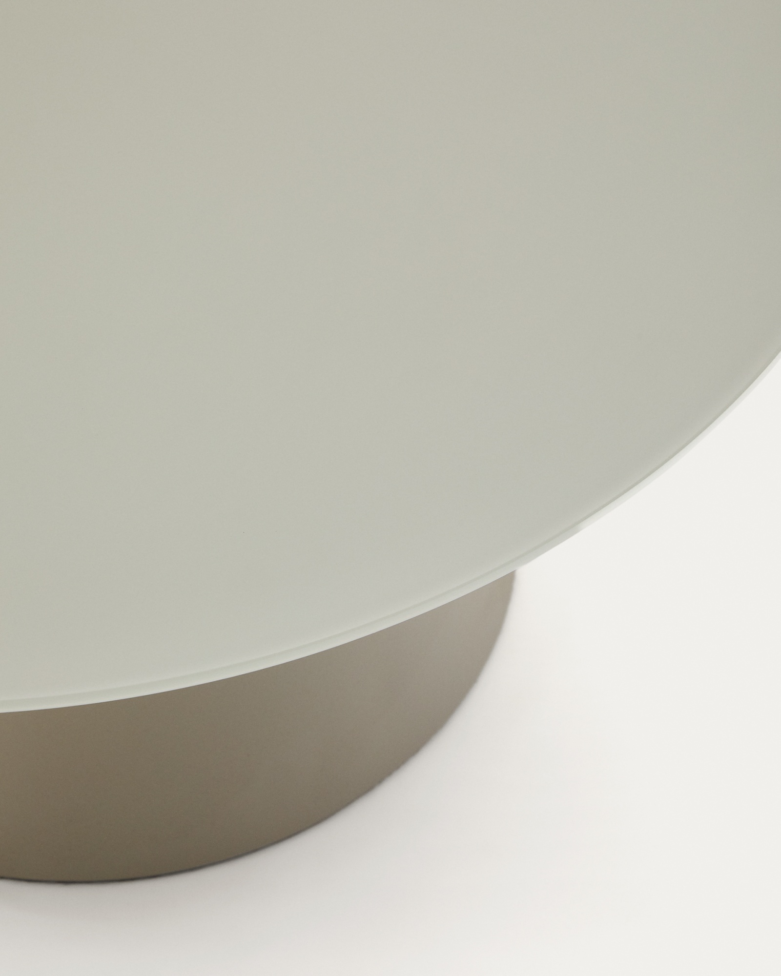 Журнальный столик Wilshire из матового стекла и стали матово-серый Ø80 см La Forma (ex Julia Grup)