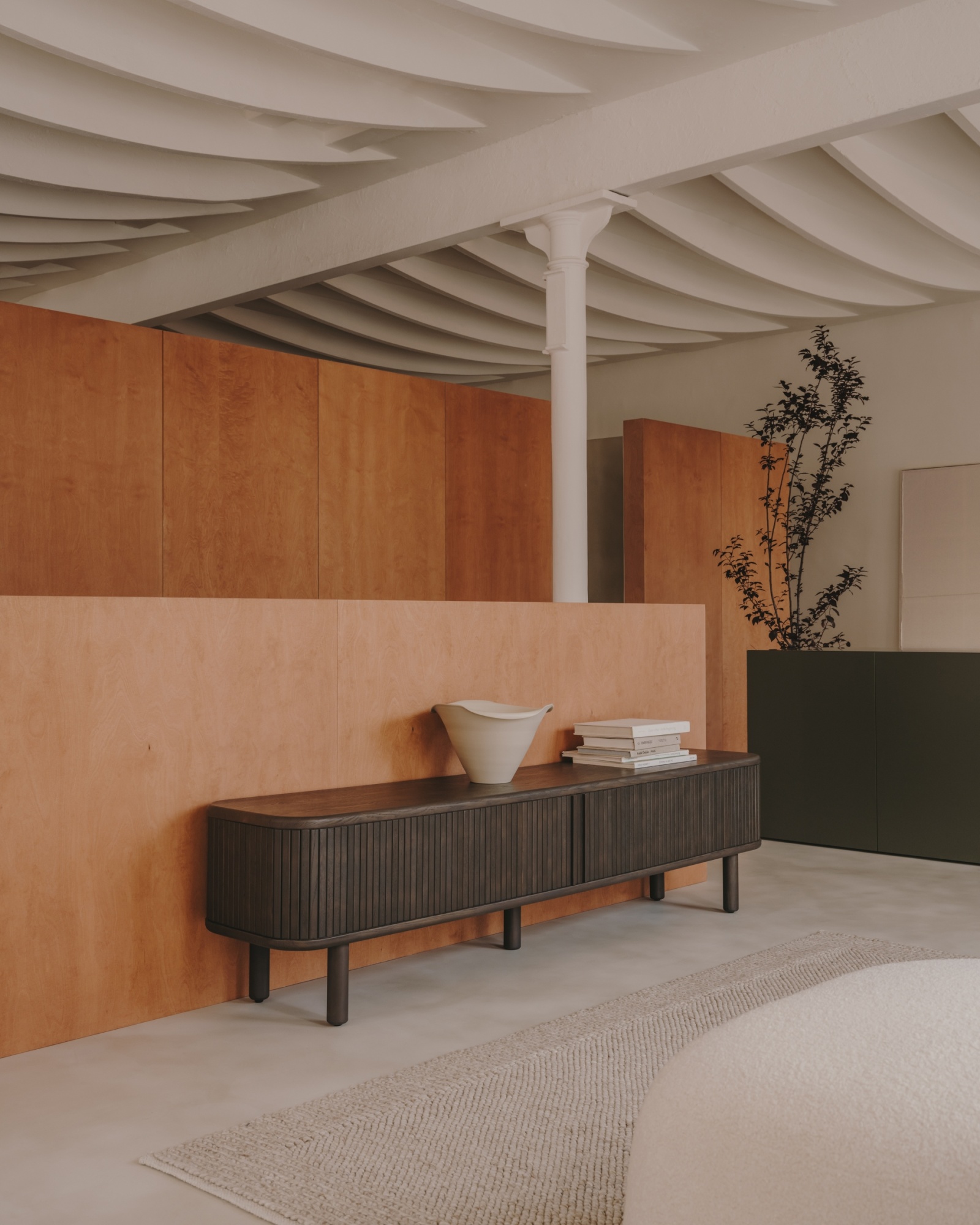 Mailen Тумба под ТВ с 2 дверцами из ясеневого шпона темной отделки 200 х 50 см La Forma (ex Julia Grup)