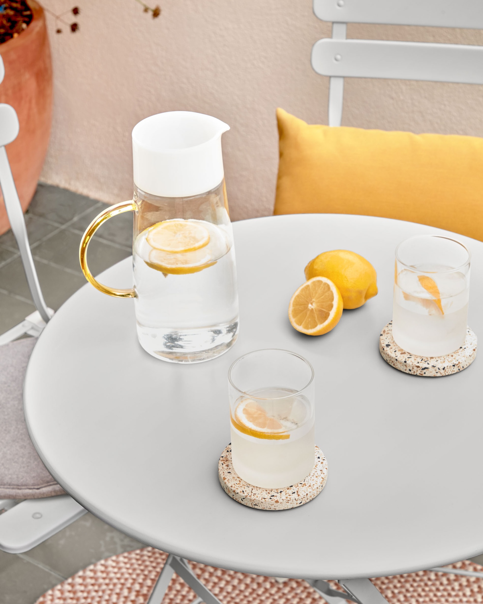 Подушка Stick круглая бежевая La Forma (ex Julia Grup)