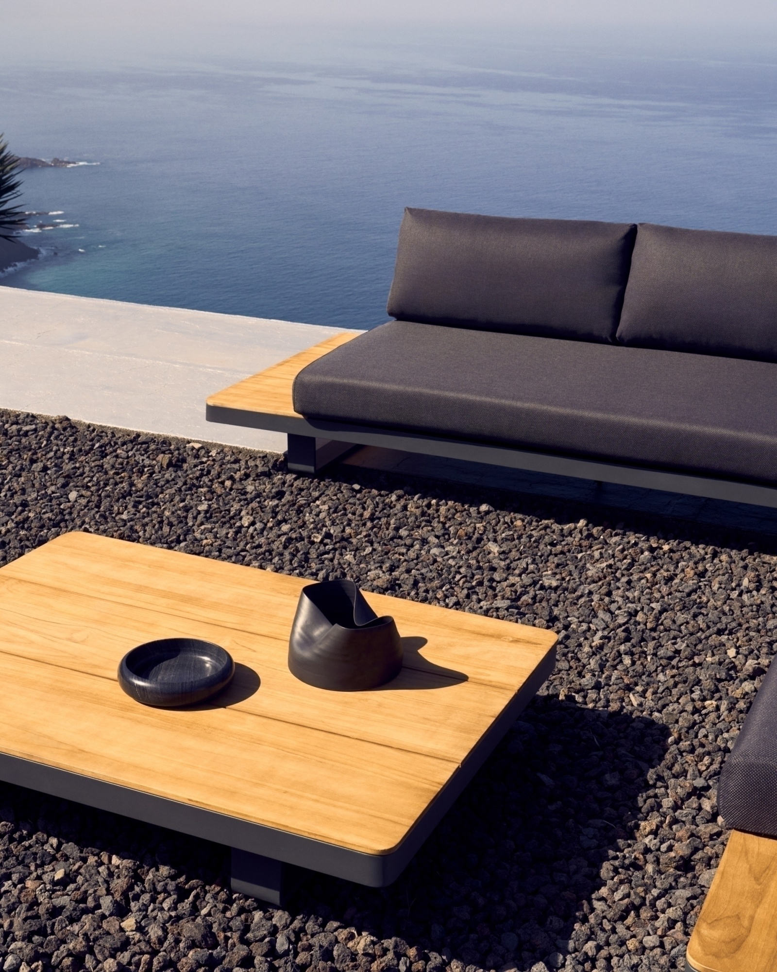 Набор из 5-местного углового дивана и стола Tosqueta из алюминия и массива тикового дерева La Forma (ex Julia Grup)