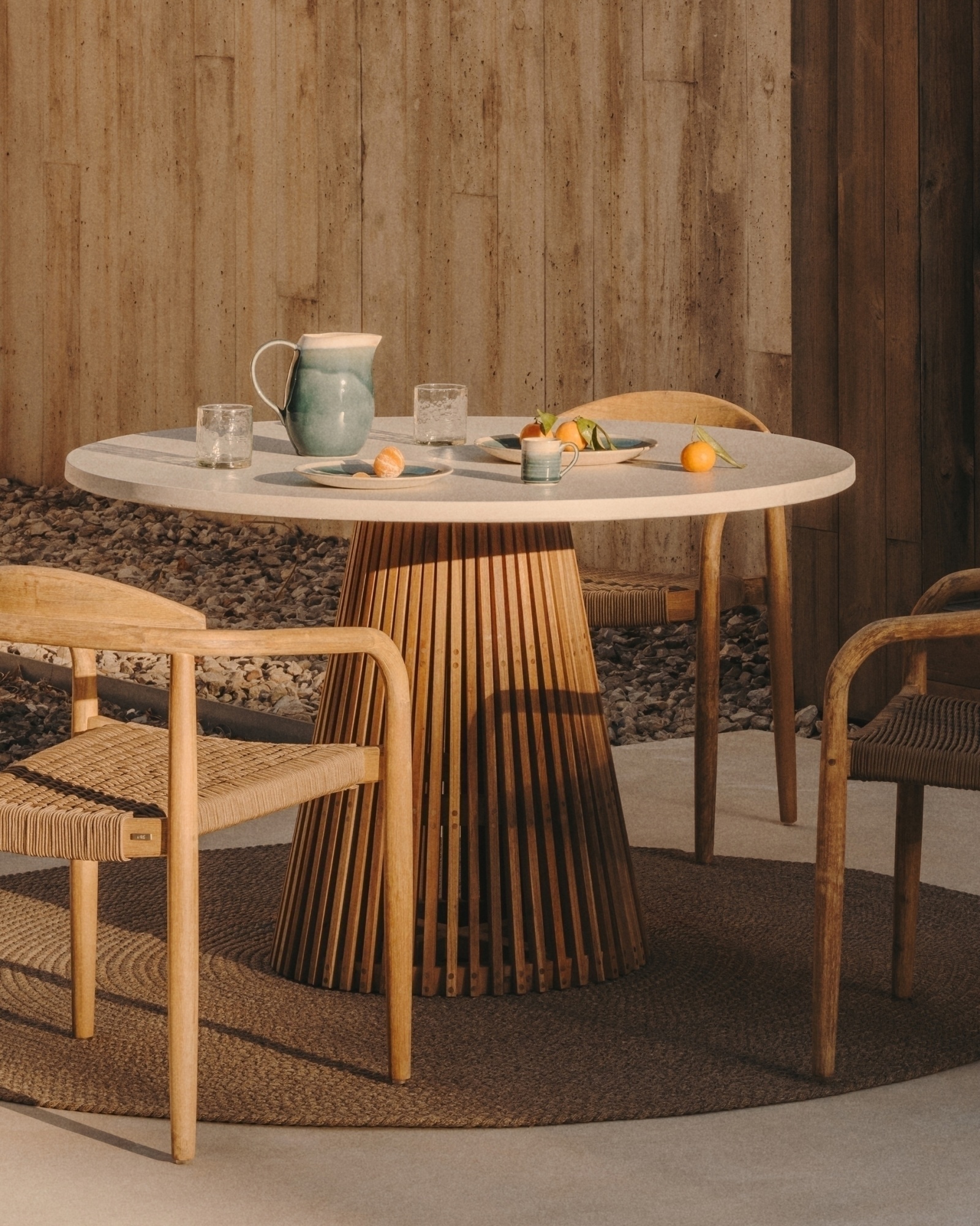 Alcaufar Круглый уличный стол из массива тикового дерева La Forma (ex Julia Grup)