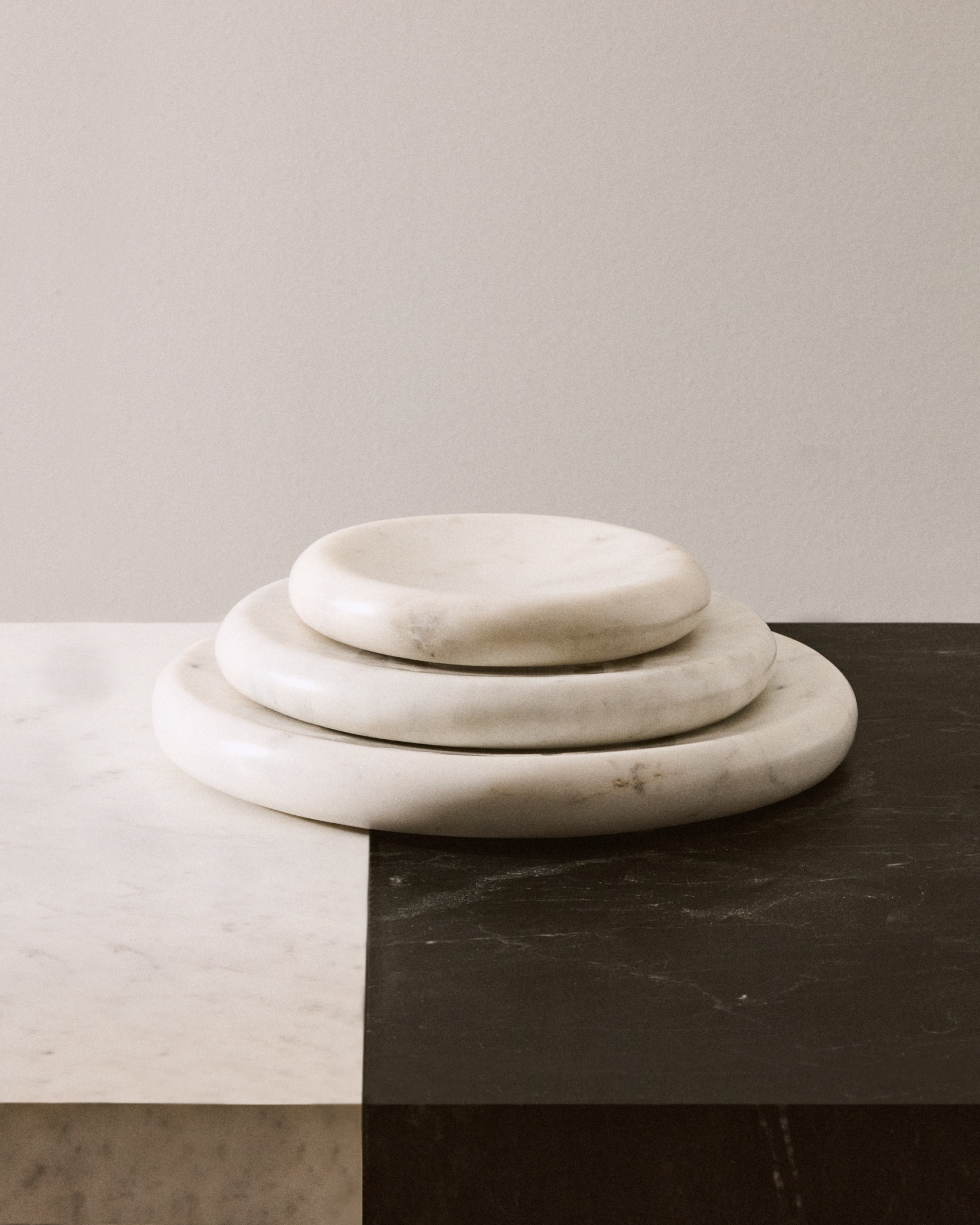 Поднос Obena из белого мрамора Ø 20 см La Forma 437012