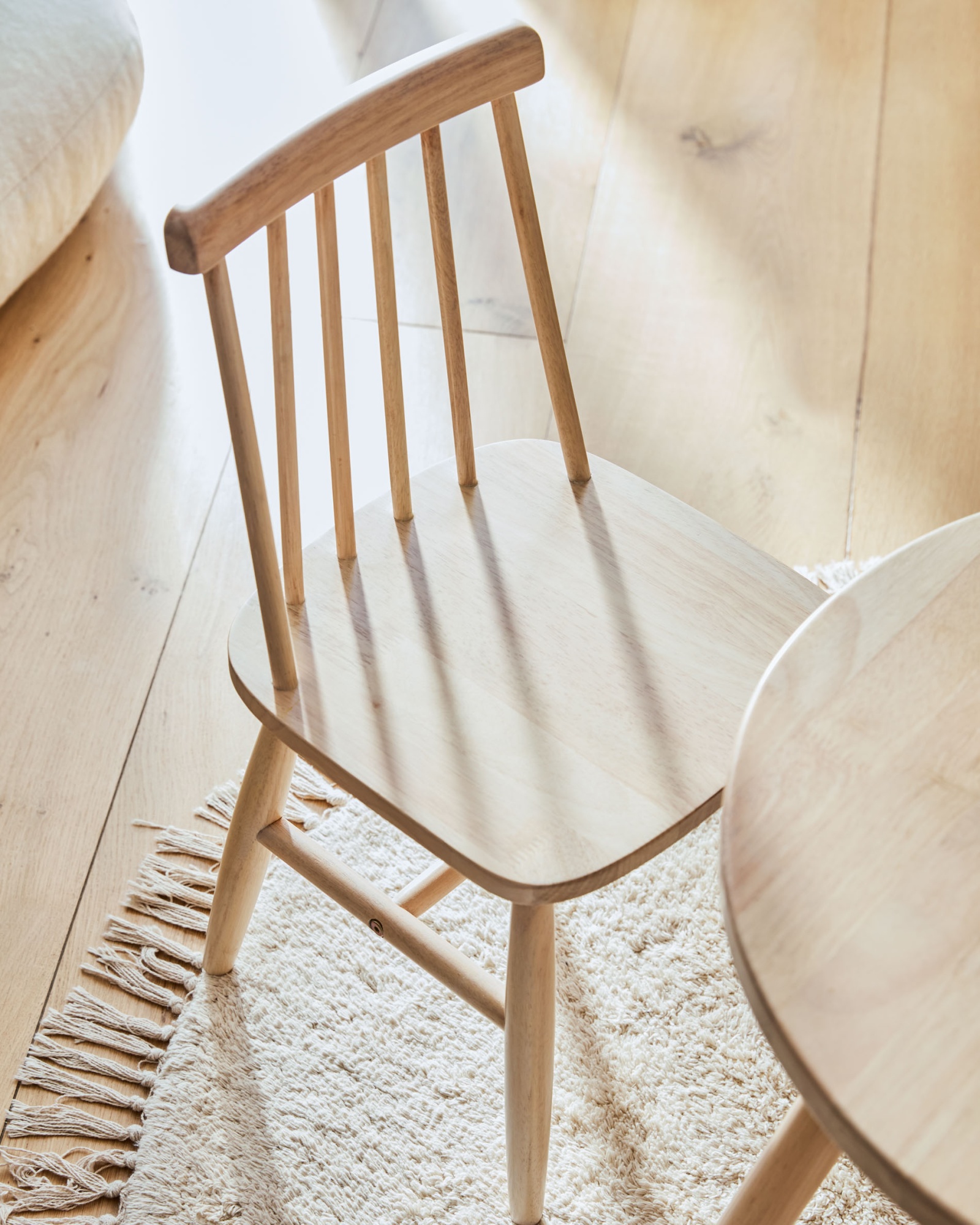 Круглый детский стол Dilcia из массива каучука Ø 55 см La Forma (ex Julia Grup)