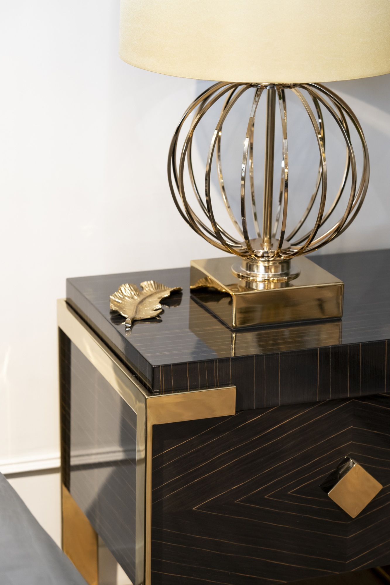 Тарелка декоративная "Лист" золотая Garda Decor A98020790