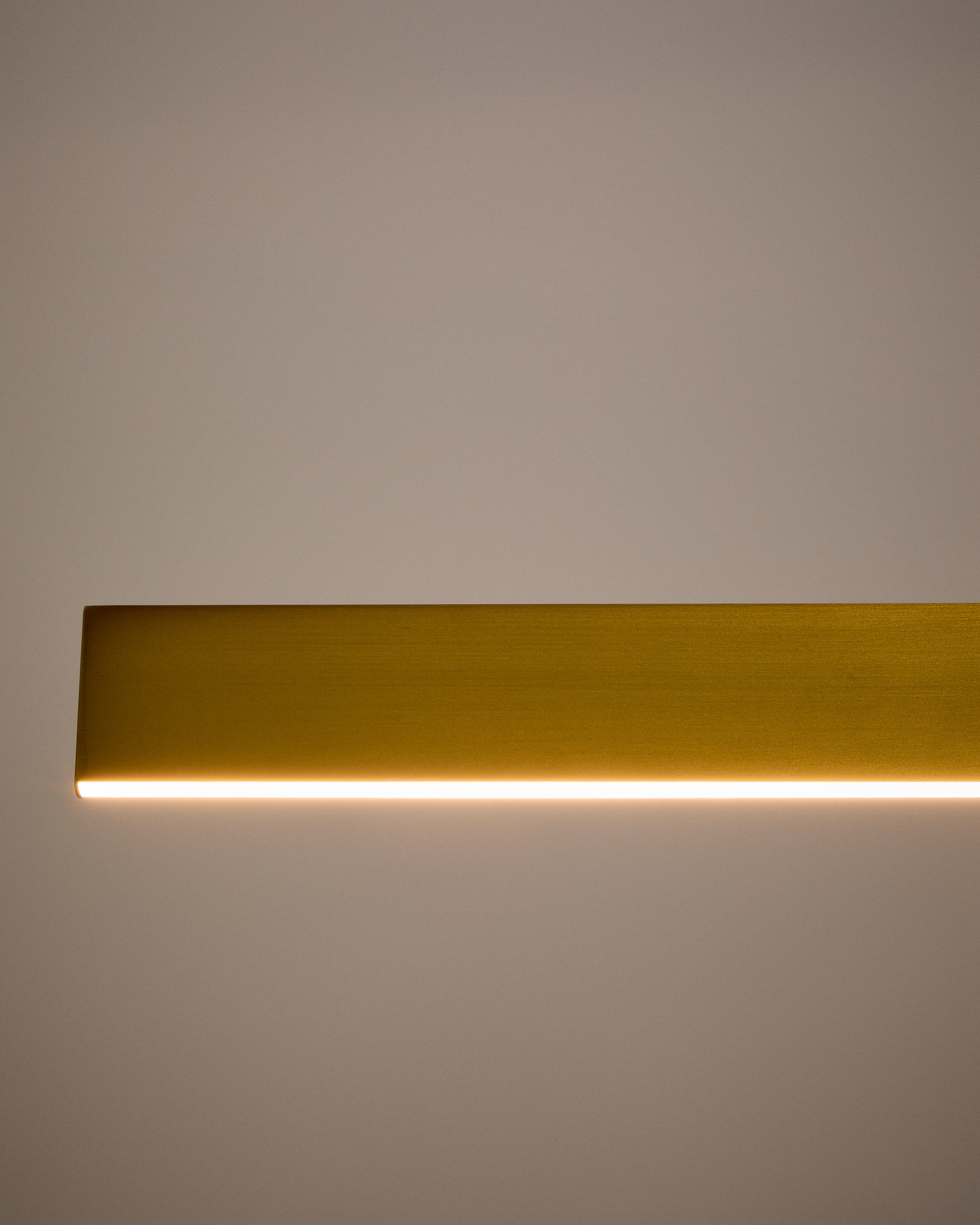 Подвесной светильник Boadella из алюминия с золотой отделкой La Forma (ex Julia Grup)