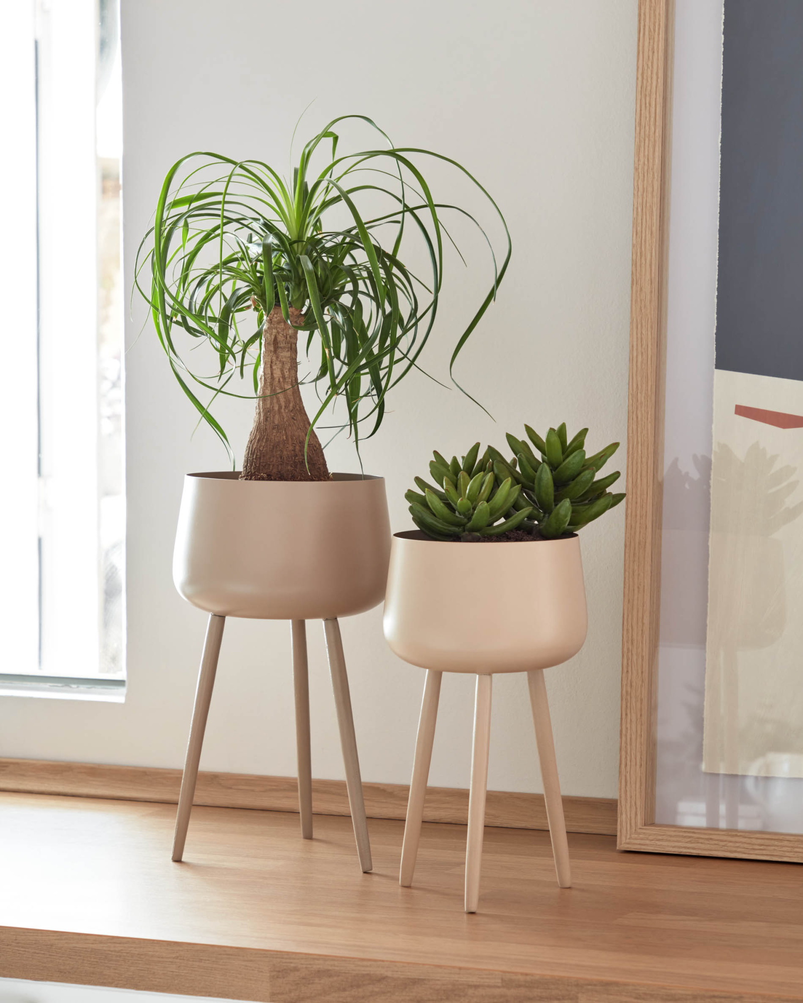 Горшок Apia бежевый металлический на ножках Ø 15 cm La Forma (ex Julia Grup)