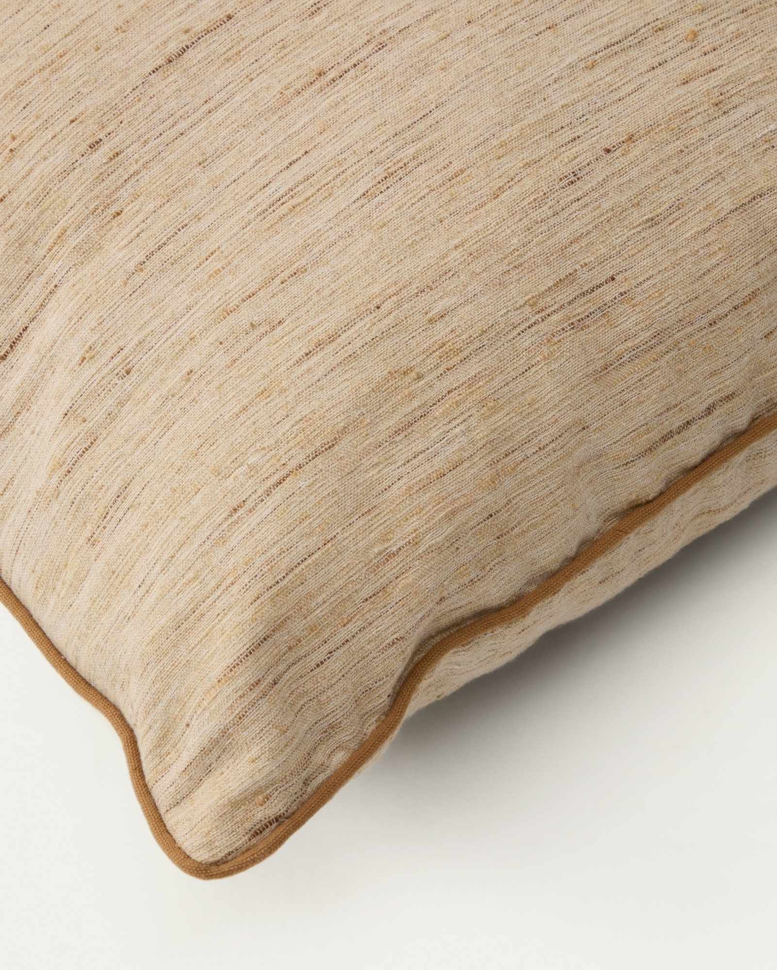 Чехол для подушки Aleos из меланжевой ткани с контрастной отделкой 45 х 45 см La Forma (ex Julia Grup)