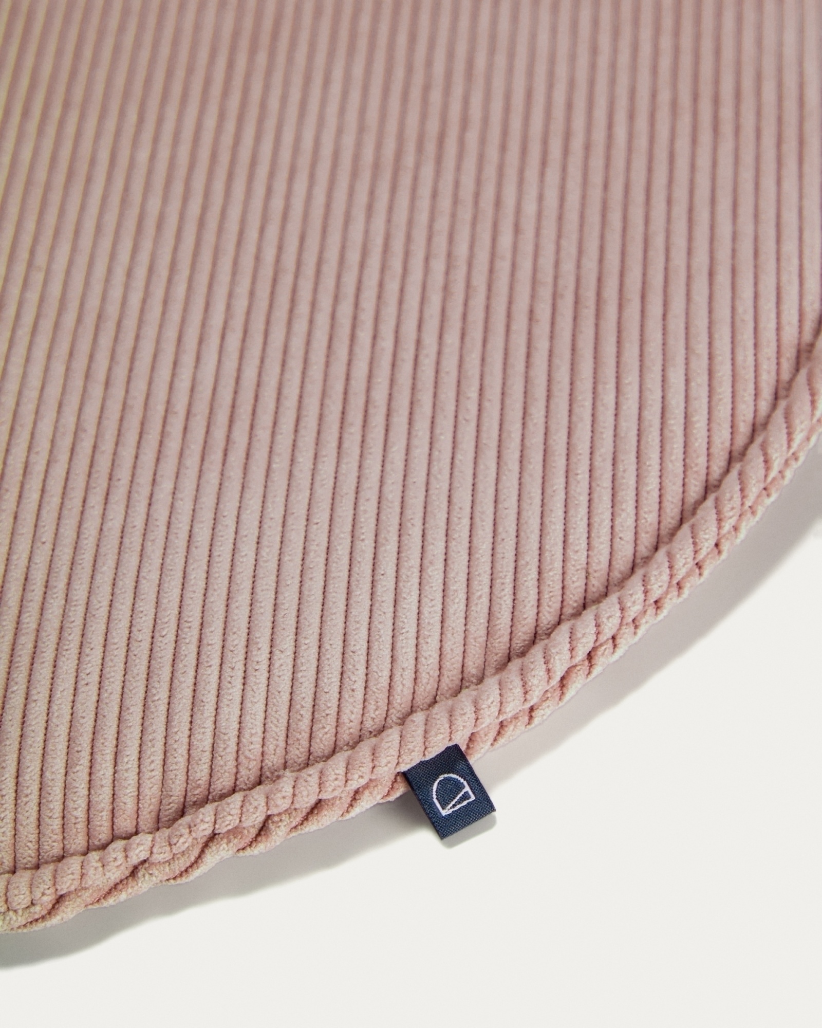 Круглая вельветовая подушка на стул Sora розовая 35 см La Forma (ex Julia Grup)