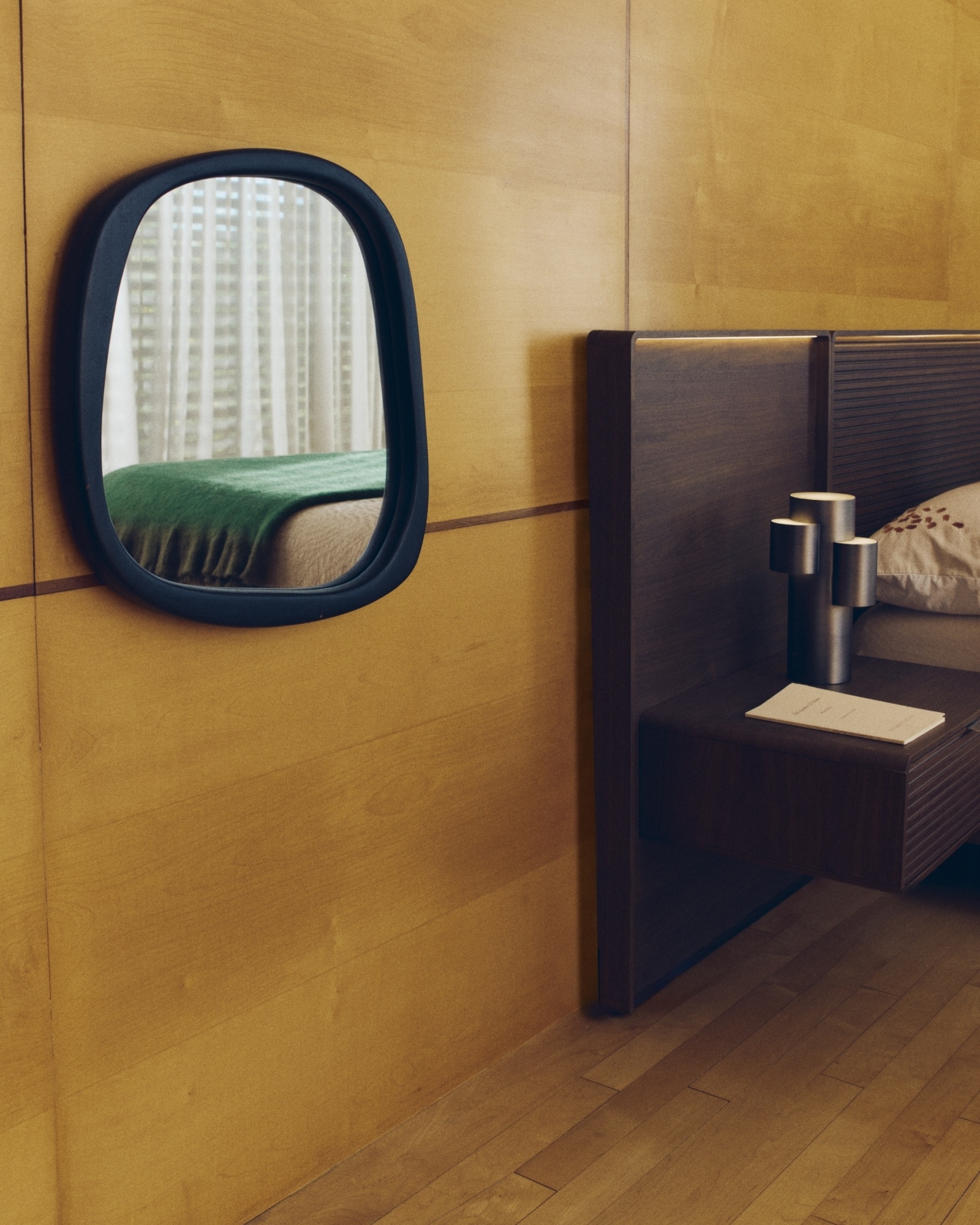 Зеркало из тикового дерева Alura черного цвета 45,5 x 47 см La Forma (ex Julia Grup)