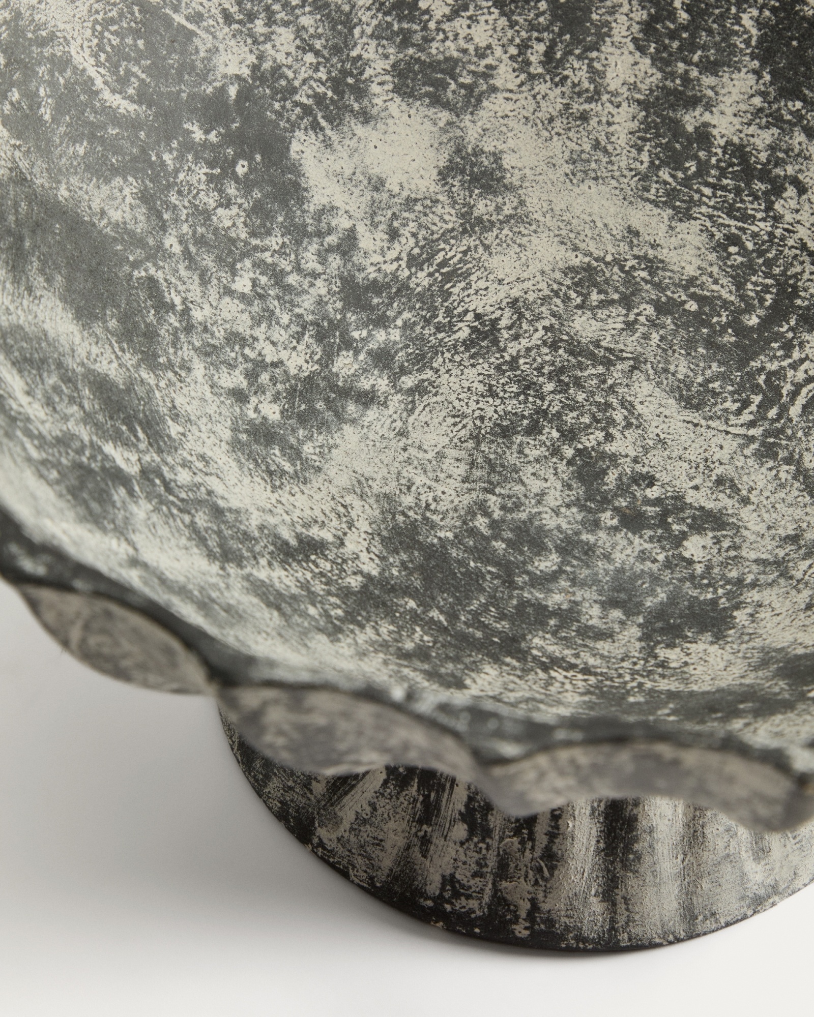Ваза Valura из папье-маше серая Ø 33 см La Forma (ex Julia Grup)