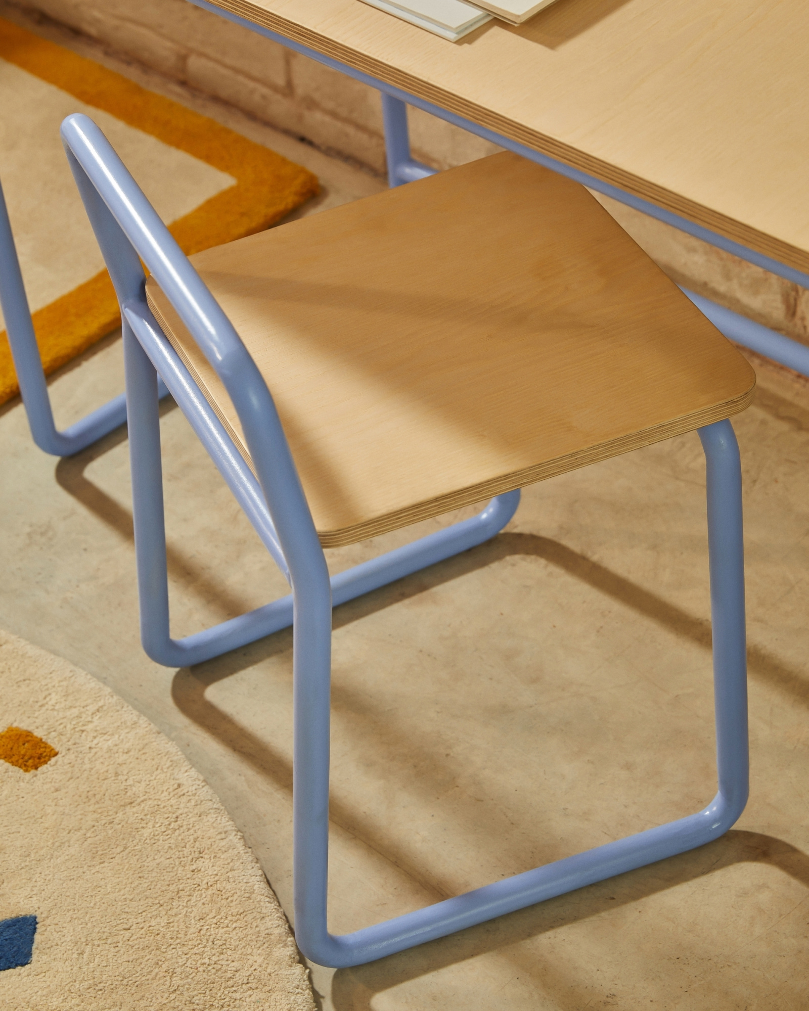 Tinn Стул из ясеневого шпона с синей металлической конструкцией La Forma 208299