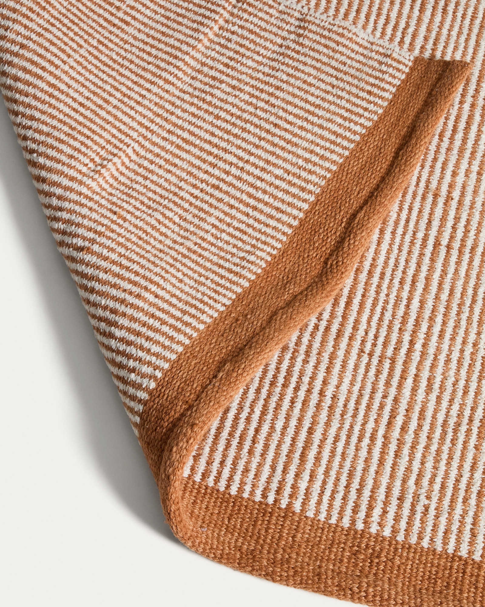 Ковер Tinei в оранжевую полоску, 100% ПЭТ, 200 x 300 см La Forma 481295