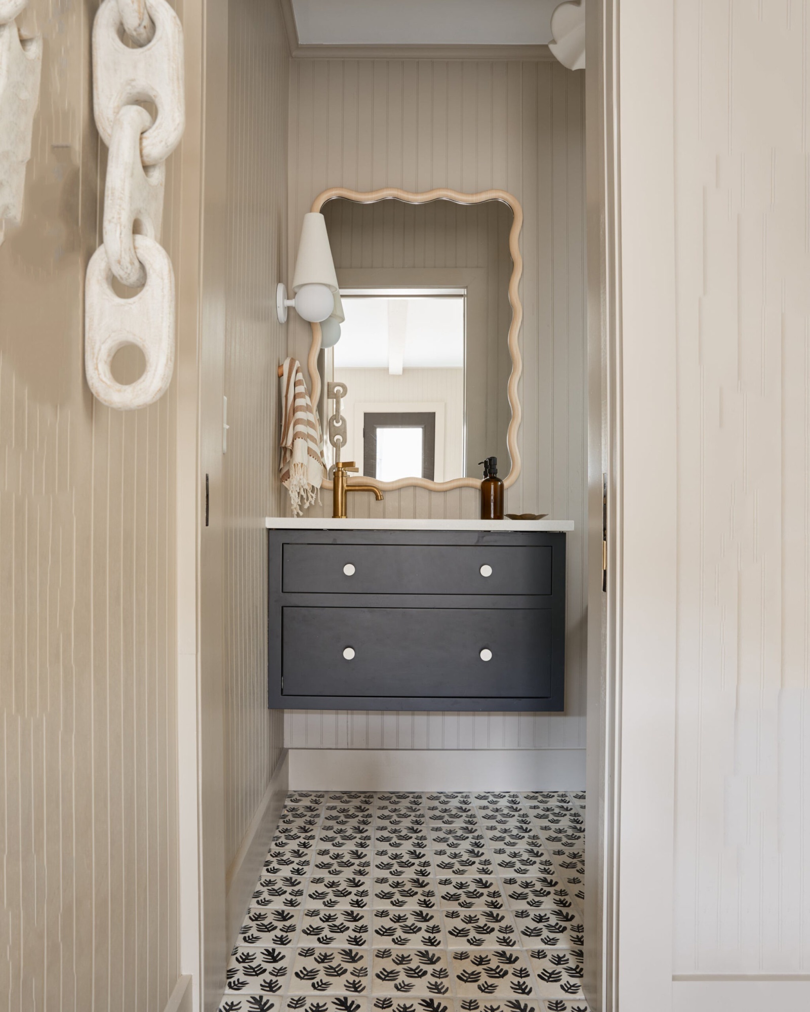 Белое бра “Дрю” с конусным плафоном Louvre Home LSC430325XNP