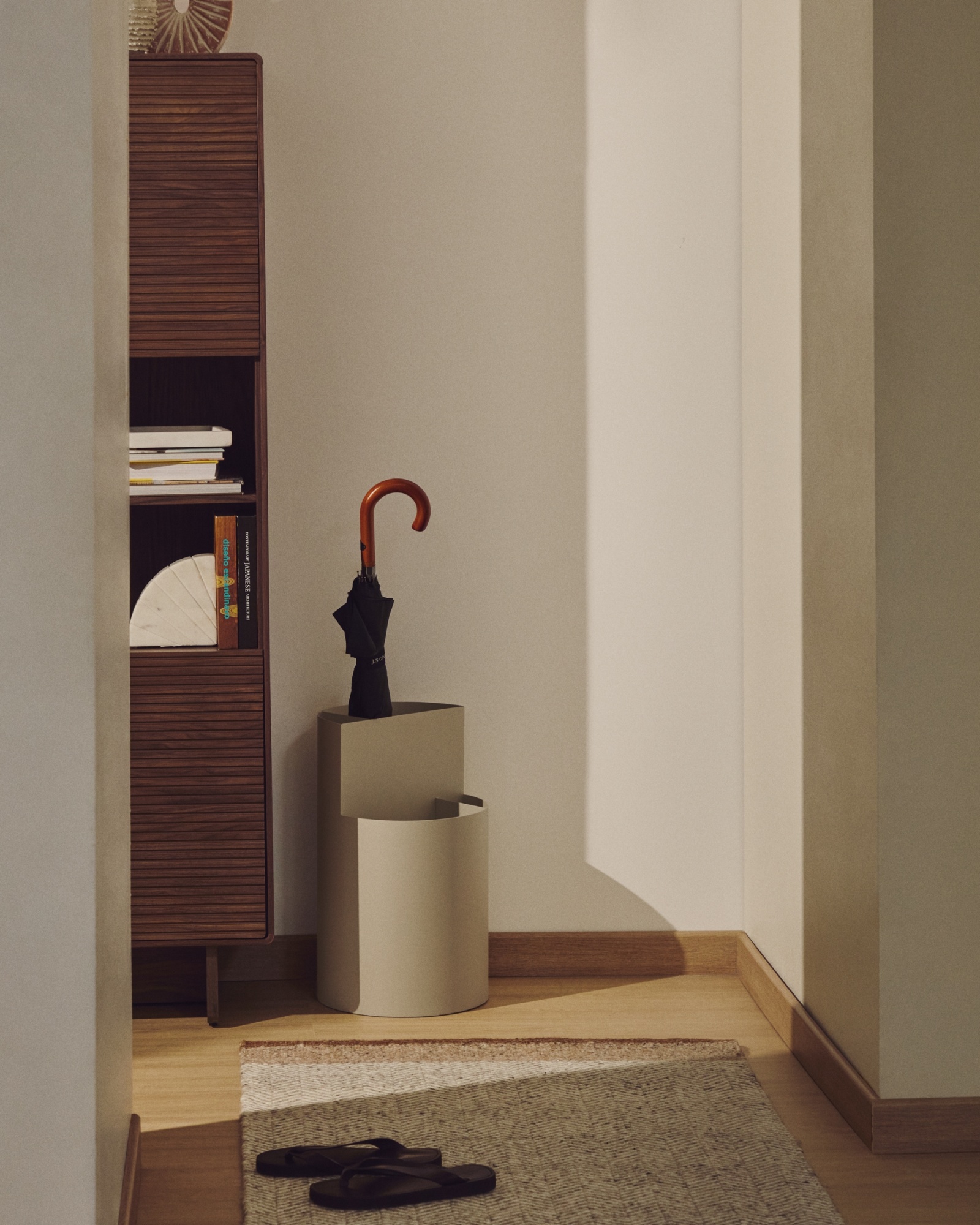 Atin Большая подставка для зонтов из бежевого металла La Forma (ex Julia Grup)