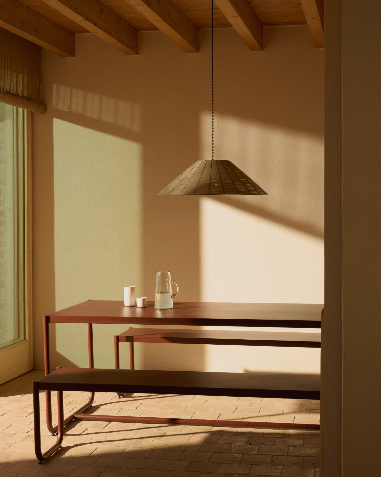 Комплект Sotil из 2 скамеек и стола из стали с гранатовой отделкой 183 x 83 cm La Forma 481283