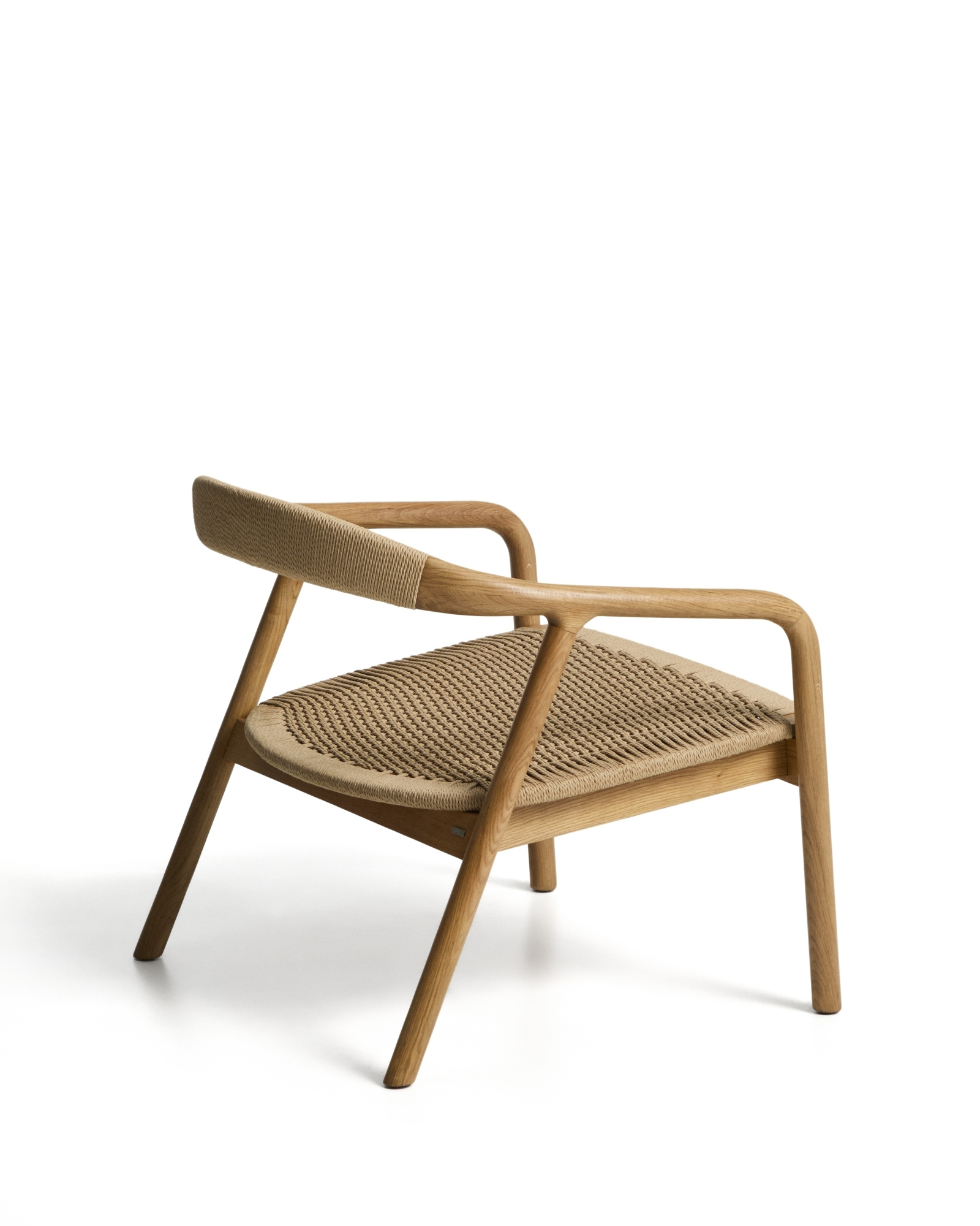 Кресло уличное Derile из дуба с натуральной отделкой и бежевой веревки La Forma 481829