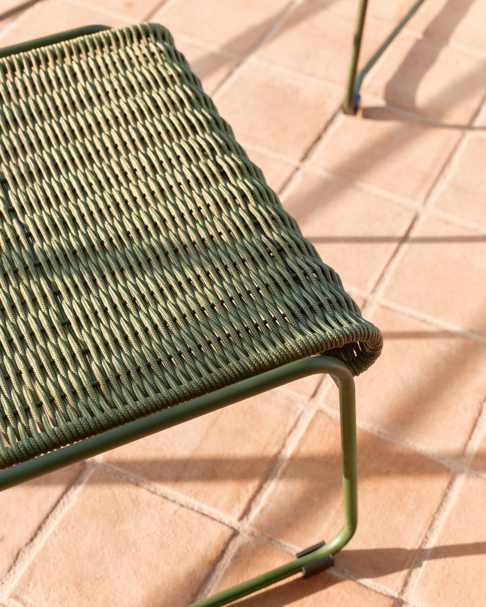 Скамейка для ног Maurina из оцинкованной стали зелёного цвета и зелёного шнура 58 x 52,5 см La Forma (ex Julia Grup)