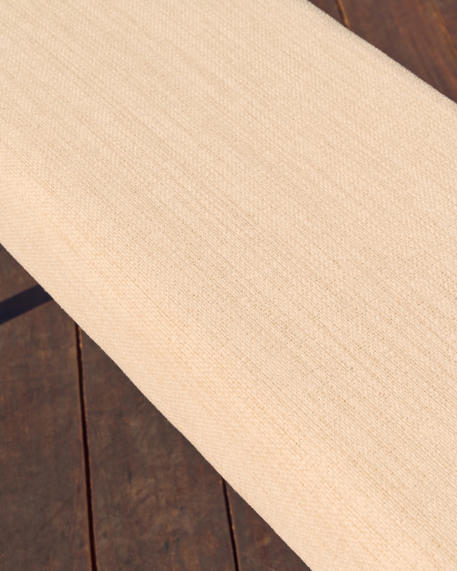 Скамейка Macaret со съемным чехлом из массива дуба с отделкой орех 120 см La Forma (ex Julia Grup)