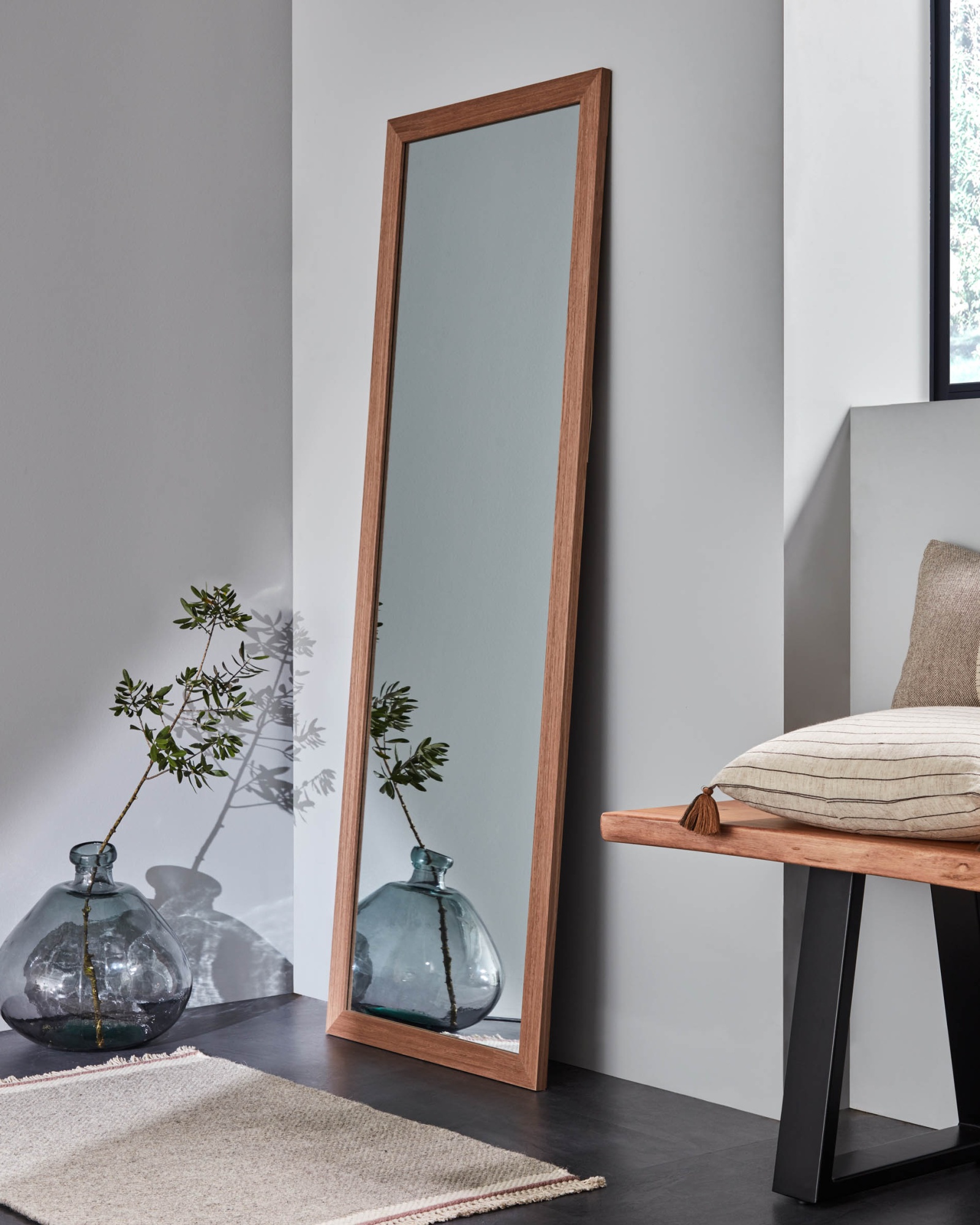 Ваза Anner 33 cm темно-синее стекло La Forma (ex Julia Grup)