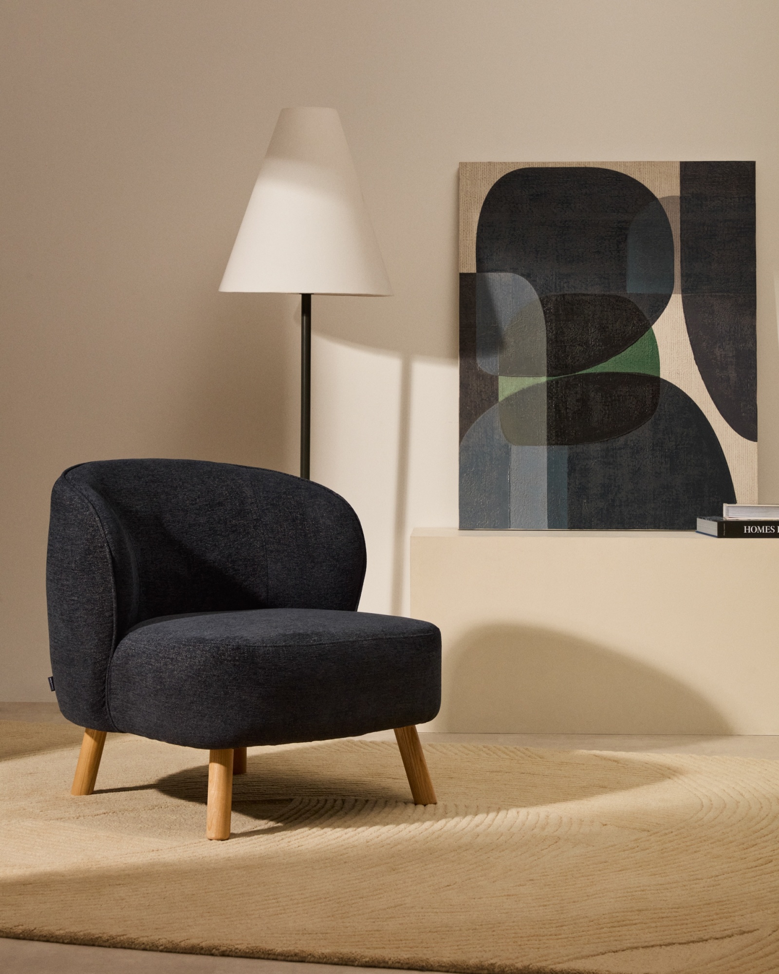 Кресло Ulit из серого шенилла с ножками из бука в натуральной отделке La Forma (ex Julia Grup)