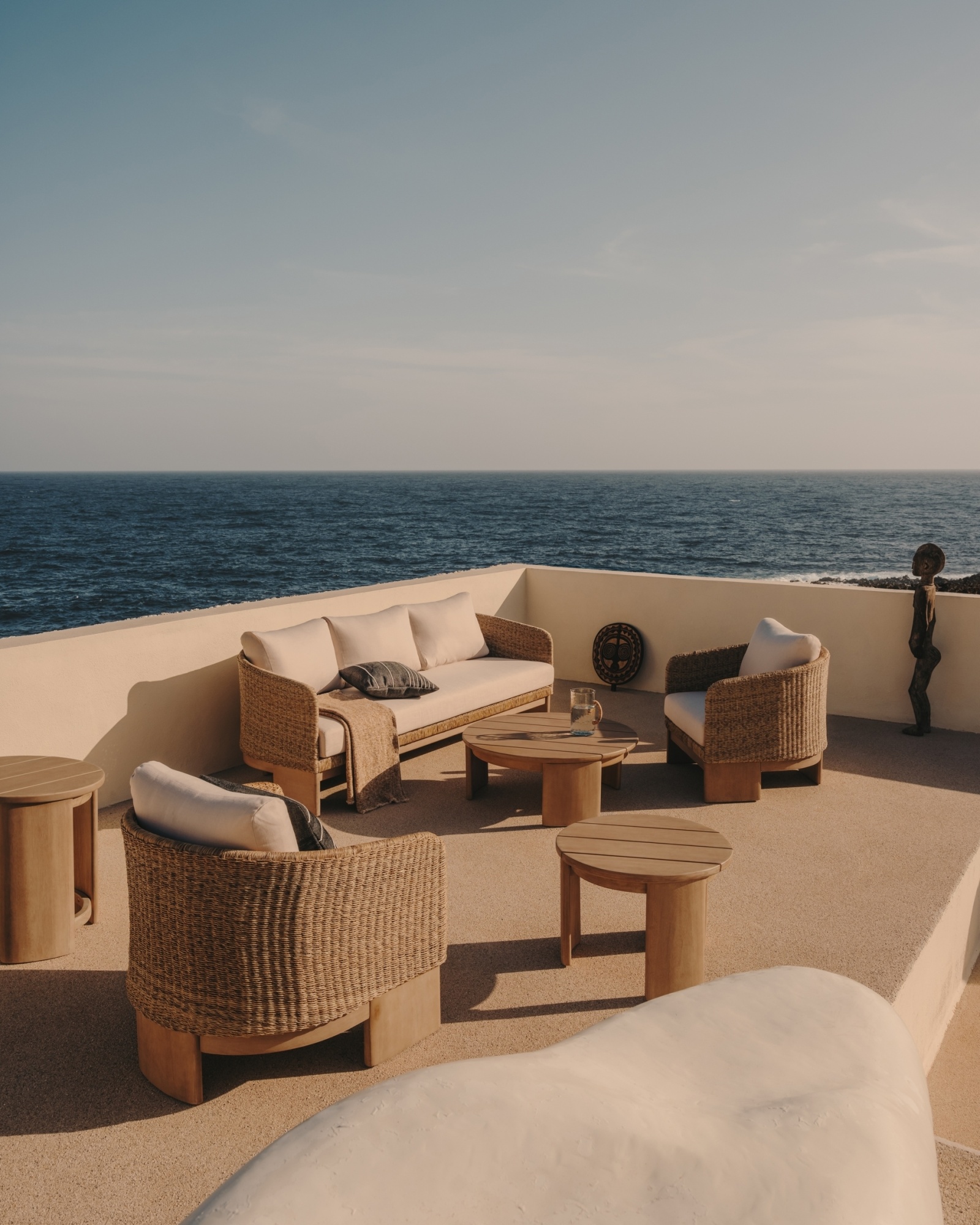 Кресло Xoriguer из искусственного ротанга и 100% массива эвкалипта La Forma (ex Julia Grup)